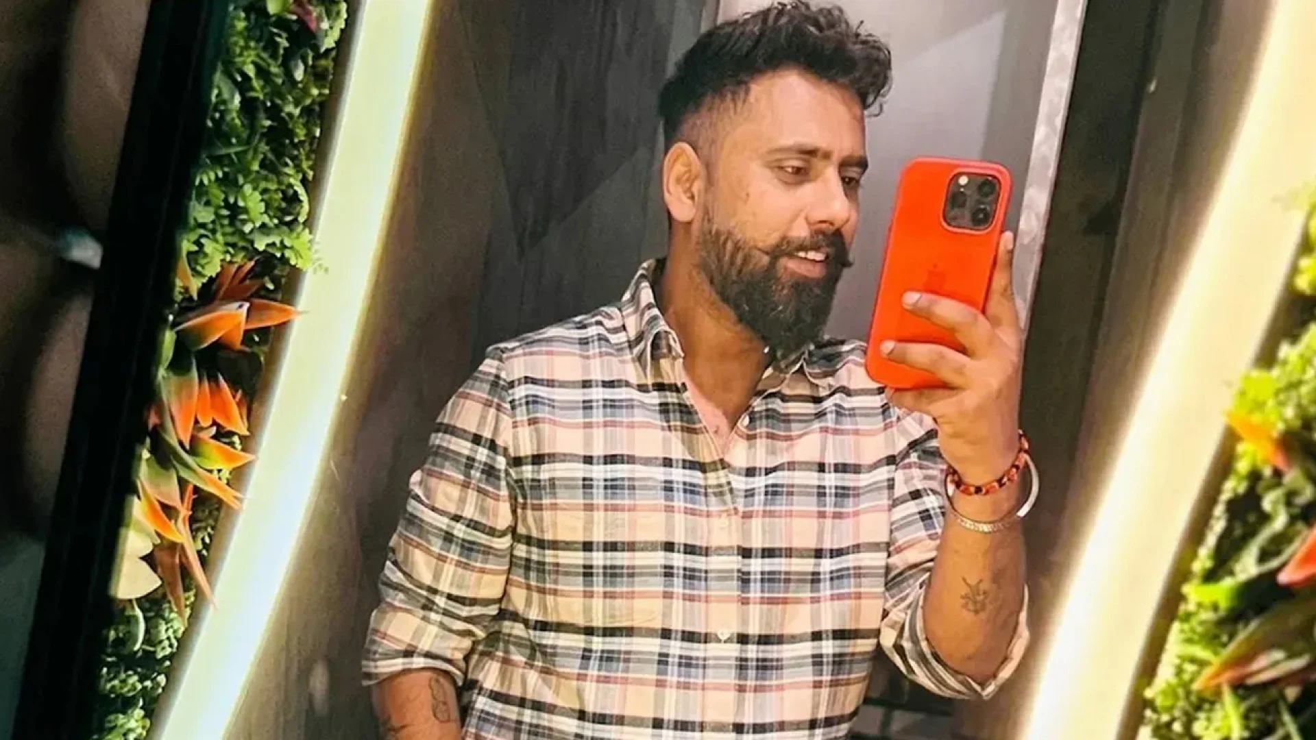 ভারতে তর্কাতর্কির পর গাড়ি তুলে দিয়ে প্রেমিককে হত্যা করল প্রেমিকা