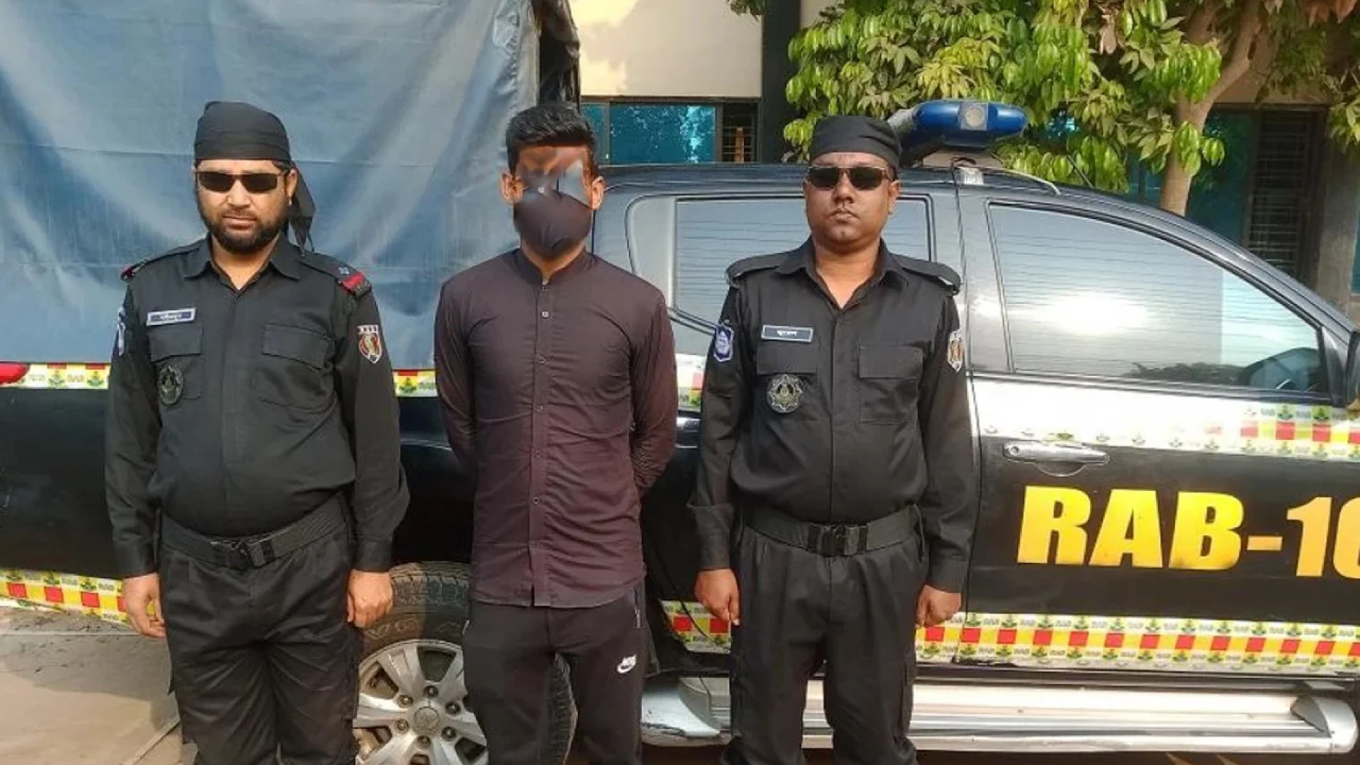চকবাজারে র‍্যাবের অভিযানে পর্নোগ্রাফি মামলার আসামি গ্রেপ্তার