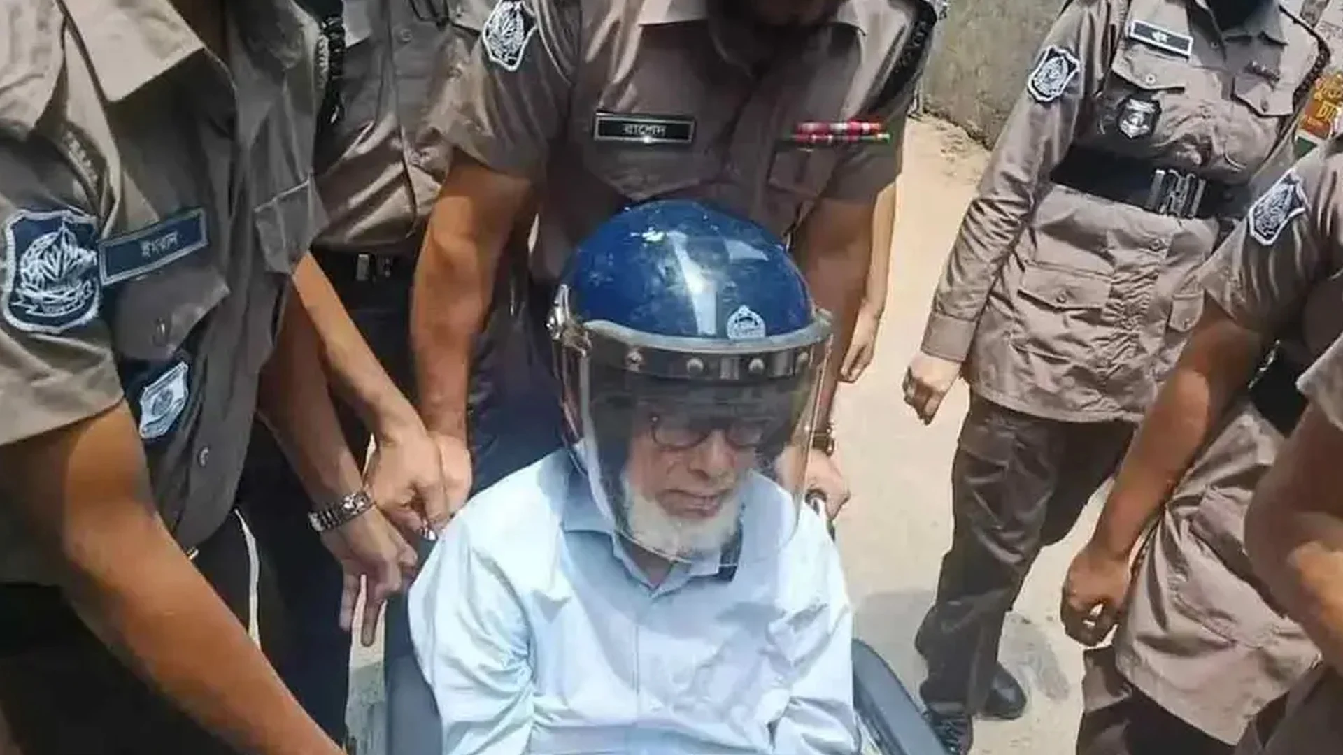 আদালতের অনুমতি ছাড়া দেশত্যাগে নিষেধাজ্ঞা, জামিনে মুক্তির পথে সাবেক প্রধান বিচারপতি খায়রুল হক