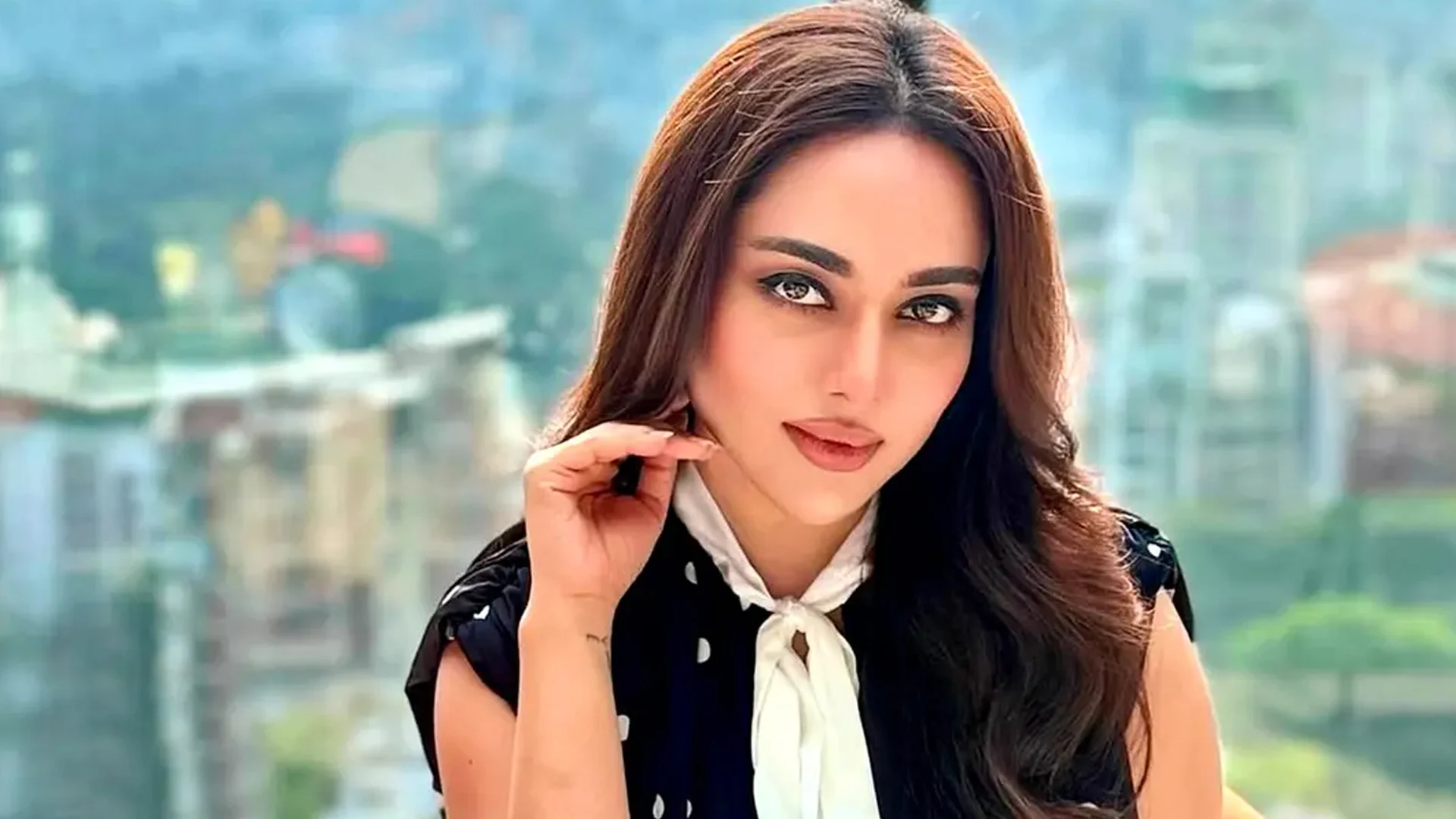 ব্যাংকে নতুন দায়িত্বে তমা মির্জা, অভিনয় নিয়ে যা জানালেন