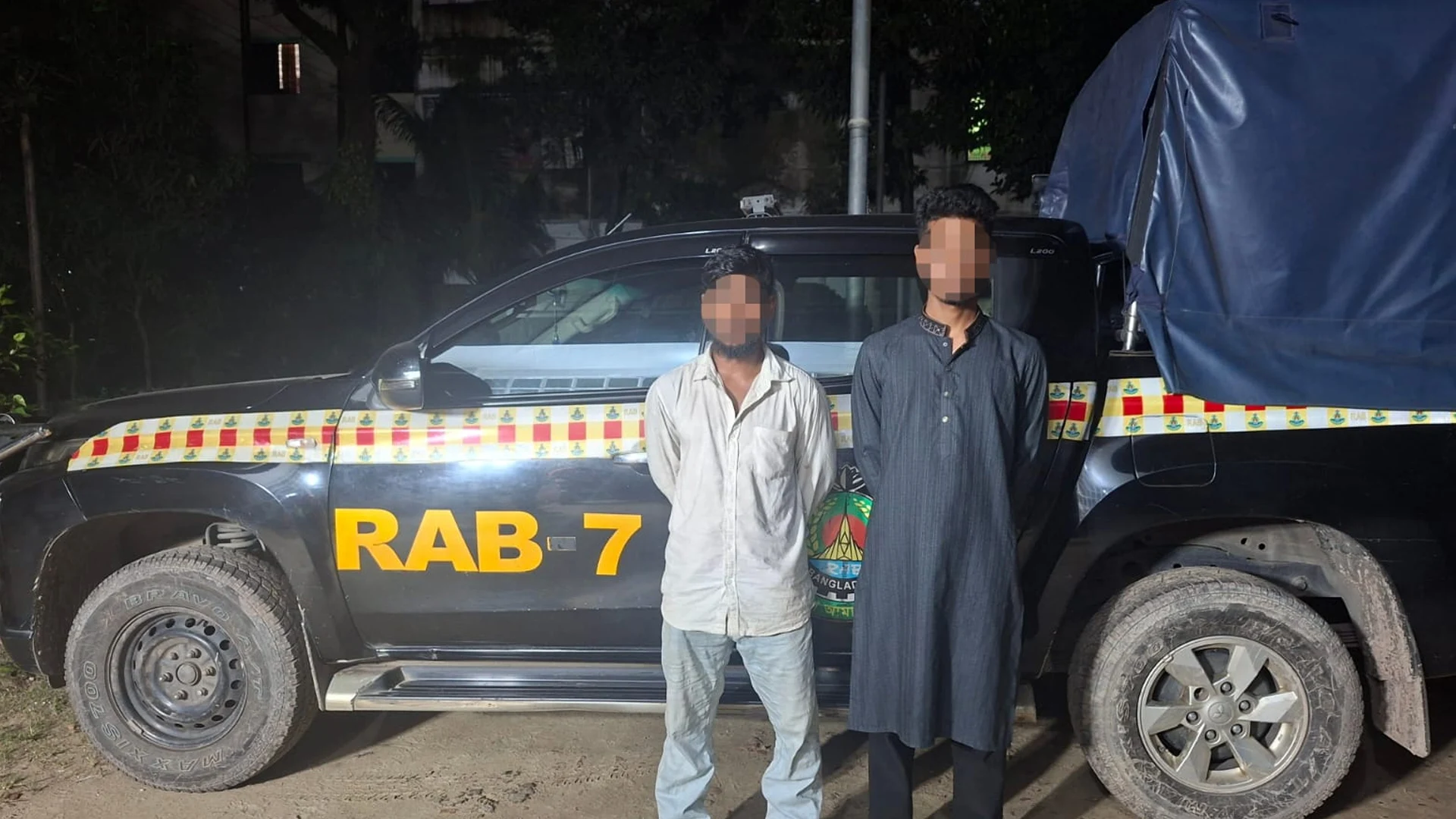 ফেনীতে ১৮ কেজি ৫০০ গ্রাম গাঁজাসহ দুই মাদক কারবারি আটক