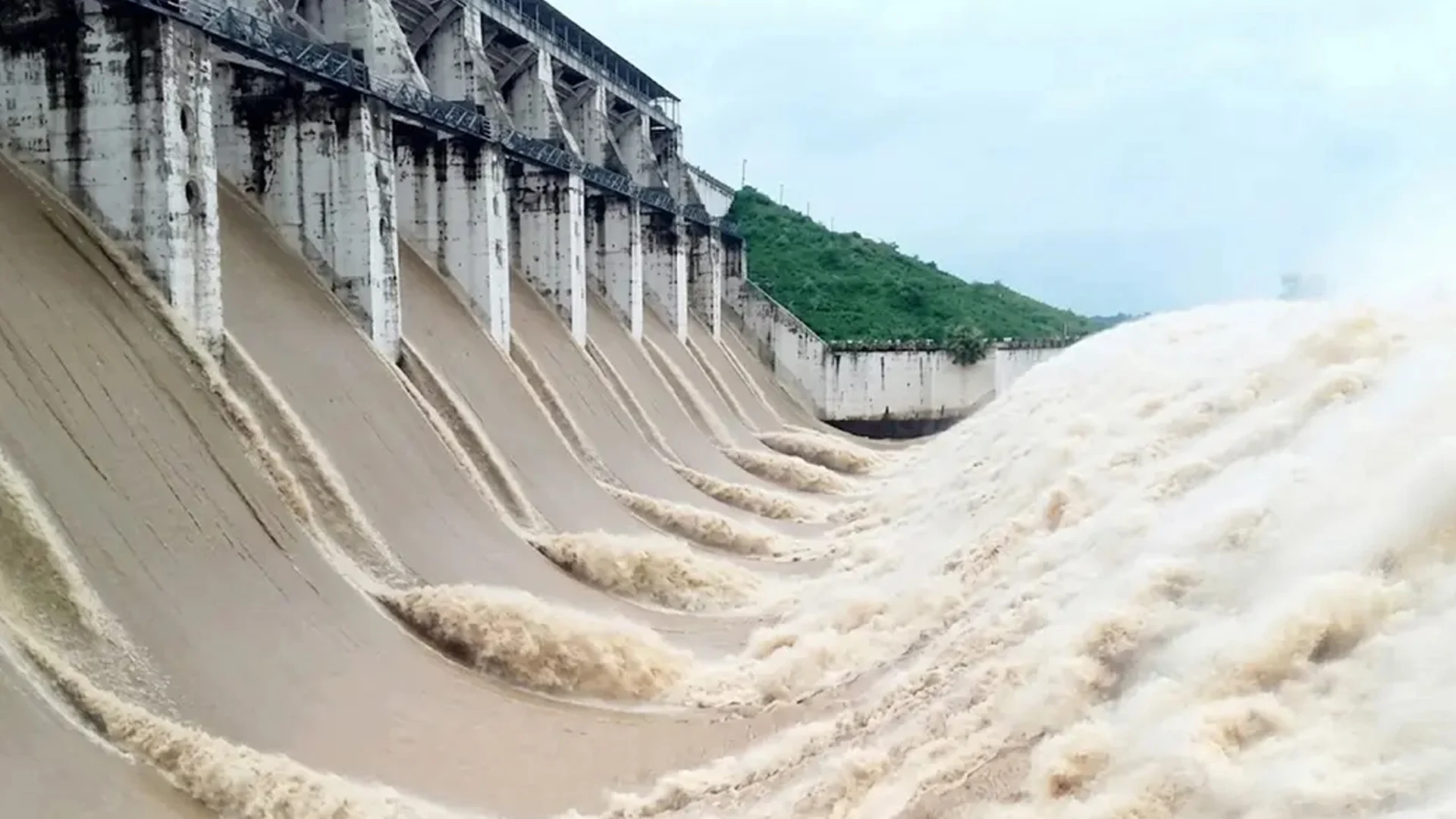 ফারাক্কার সব গেট খুলে দেওয়ার অনুরোধ, বিহারে বন্যা পরিস্থিতি
