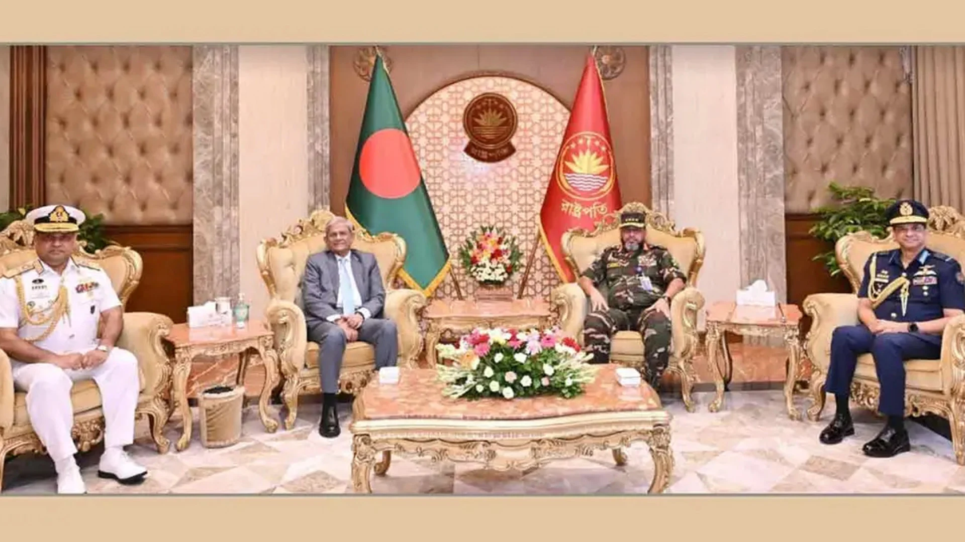 রাষ্ট্রপতির সঙ্গে তিন বাহিনী প্রধানের সৌজন্য সাক্ষাৎ