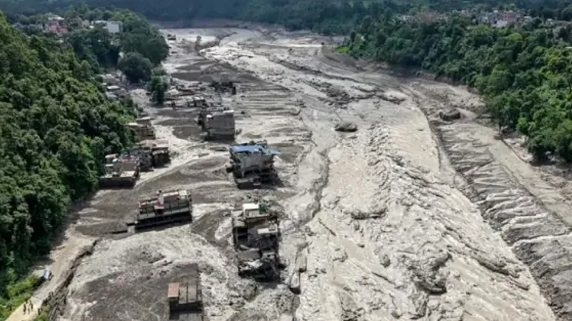 নেপাল-তিব্বতে ভয়াবহ আকস্মিক বন্যা, নিখোঁজ ১,৩৮৪