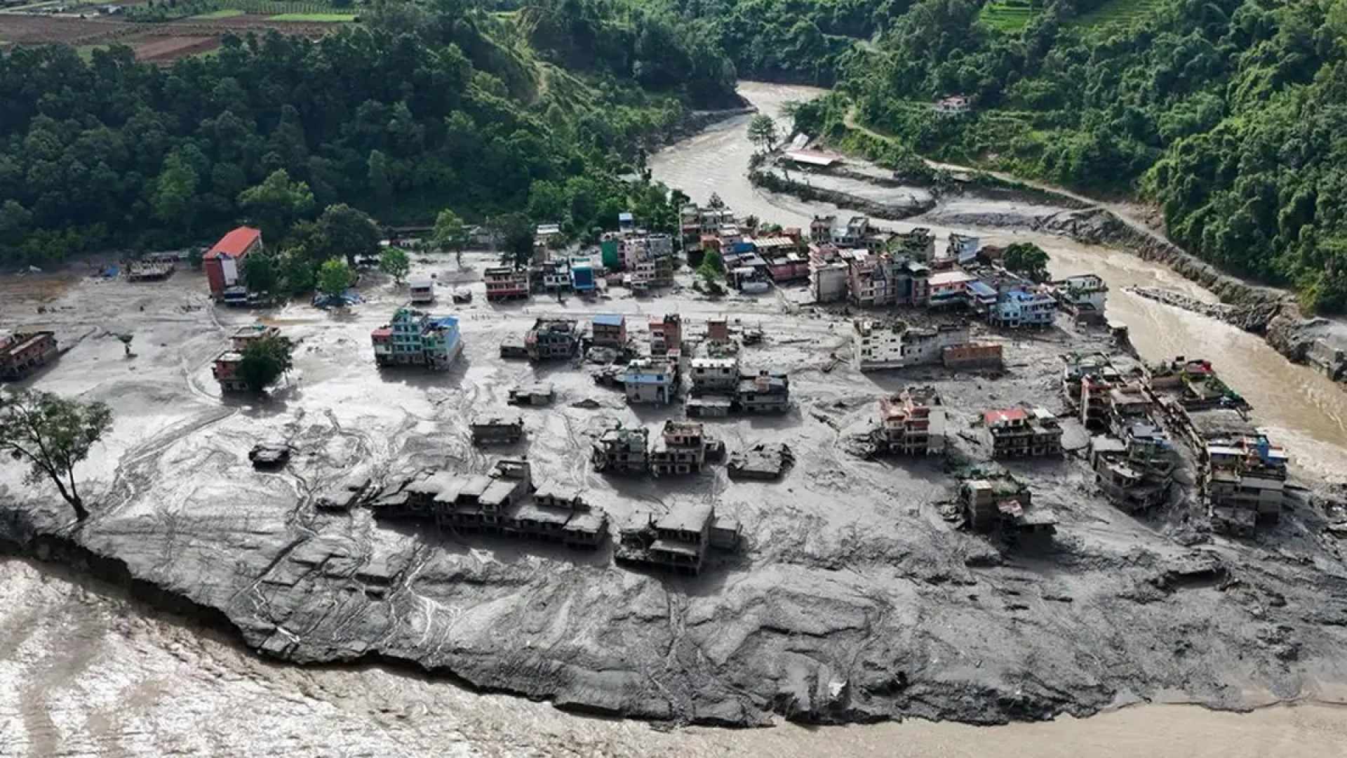 নেপালে ভয়াবহ পাহাড়ি ঢল, মৃতের সংখ্যা ছাড়াল ৩৩০