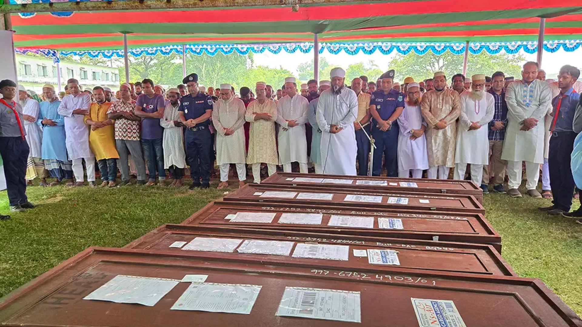 রিয়াদে অগ্নিকাণ্ডে নিহত নওগাঁর ৭ প্রবাসীর জানাজা শেষে পরিবারের কাছে হস্তান্তর