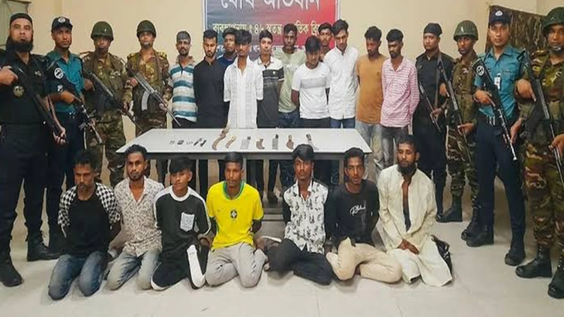 রাজধানীর তিন এলাকায় পুলিশের সাঁড়াশি অভিযান, গ্রেফতার ৪৫