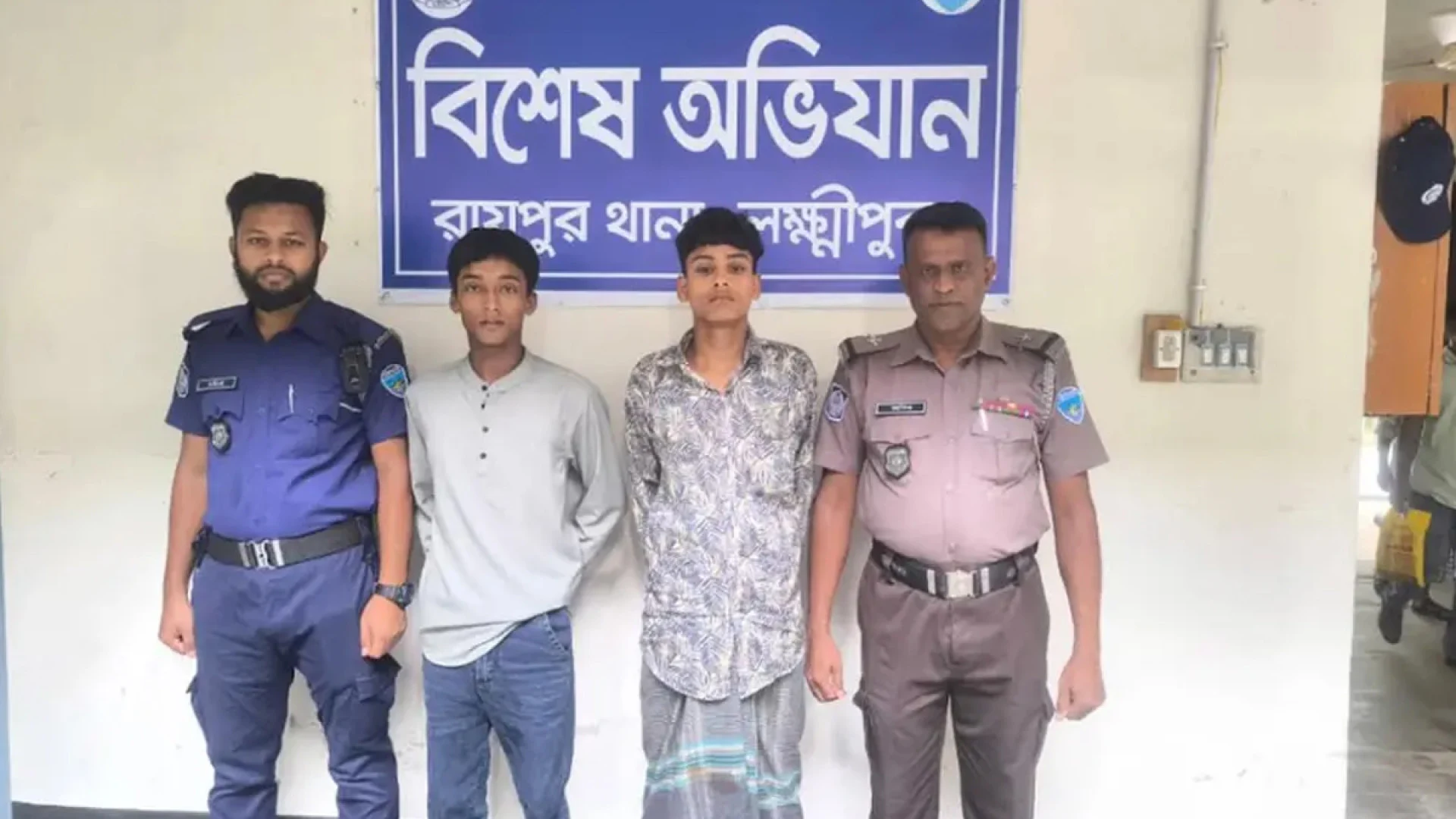 রায়পুরে ৩৬ লাখ টাকার স্বর্ণের গহনা চুরি, ২ কিশোর আটক