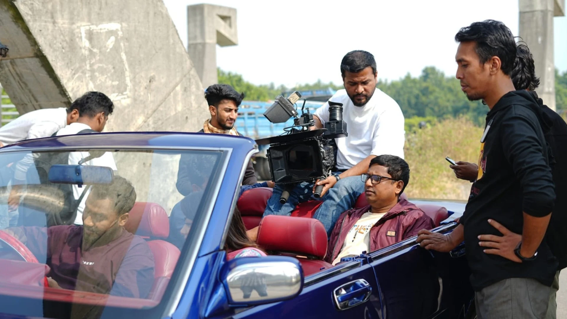 আন্তর্জাতিক অঙ্গনে প্রশংসিত ‘মিস্টার বাদল’, সেরা পরিচালকের স্বীকৃতি আশরাফুজ্জামানের