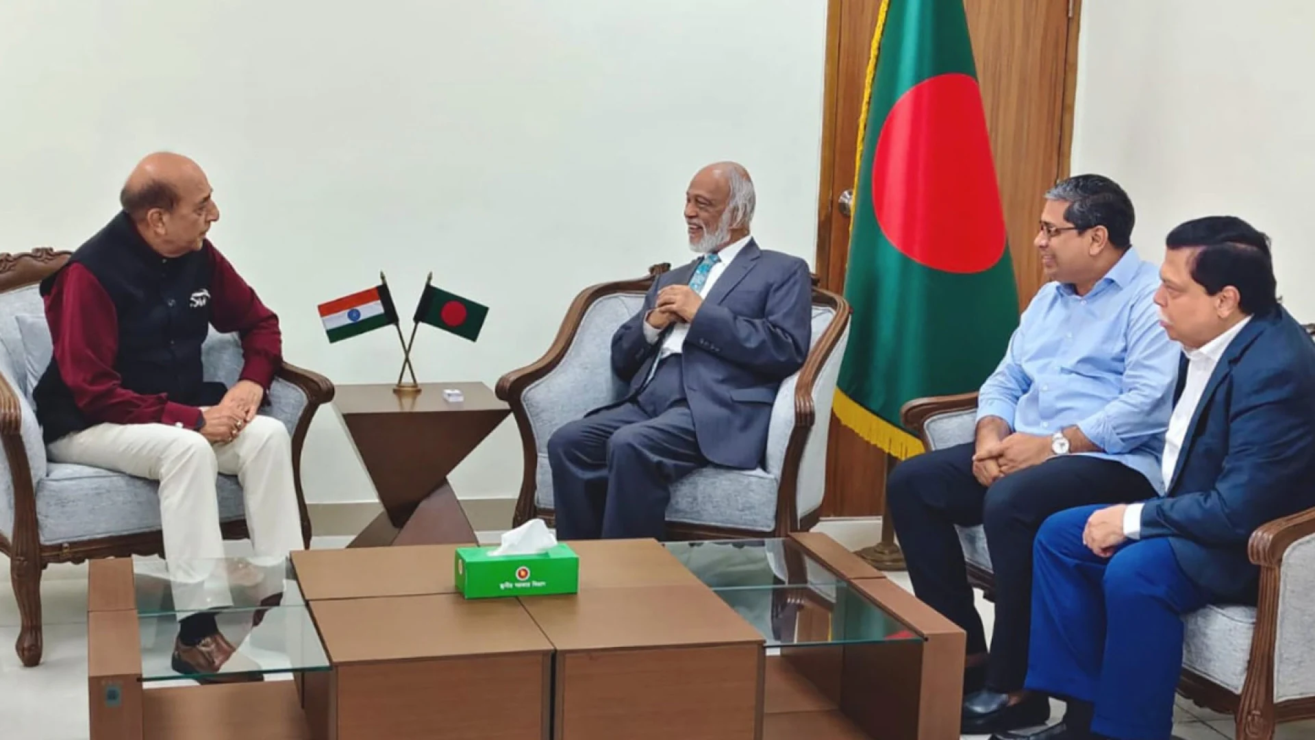 স্থানীয় সরকার মন্ত্রীর সাথে ভারতীয় হাইকমিশনারের সাক্ষাৎ