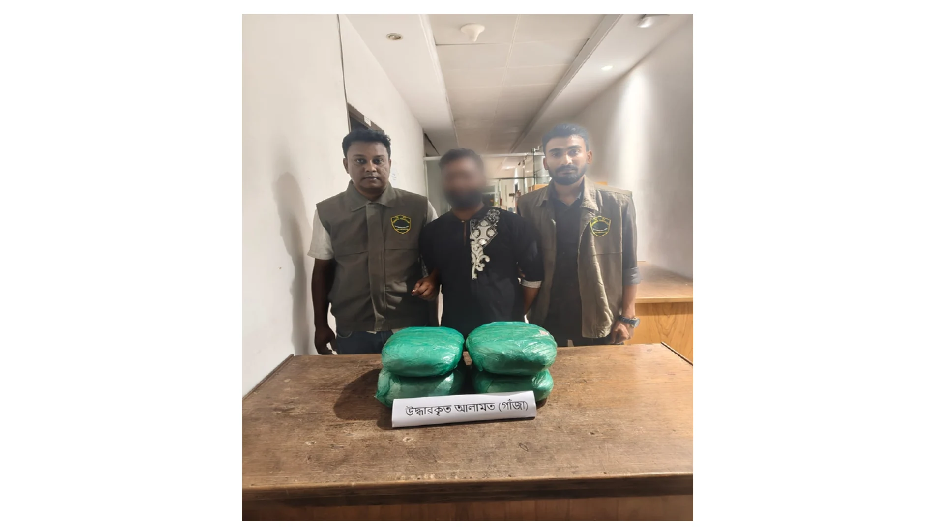 ৭ কেজি গাঁজাসহ মাদক কারবারিকে গ্রেফতার করেছে ডিএমপির সিটি