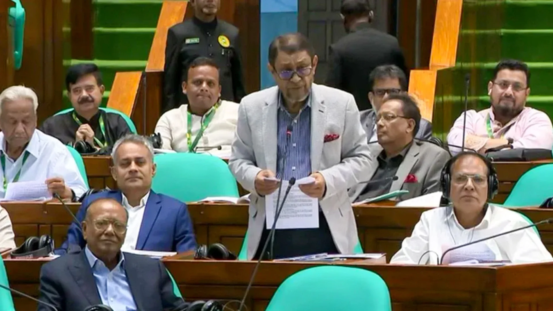 দেশে ৫৮ হাজারের বেশি চিকিৎসকের ঘাটতি রয়েছে: সংসদে স্বাস্থ্যমন্ত্রী