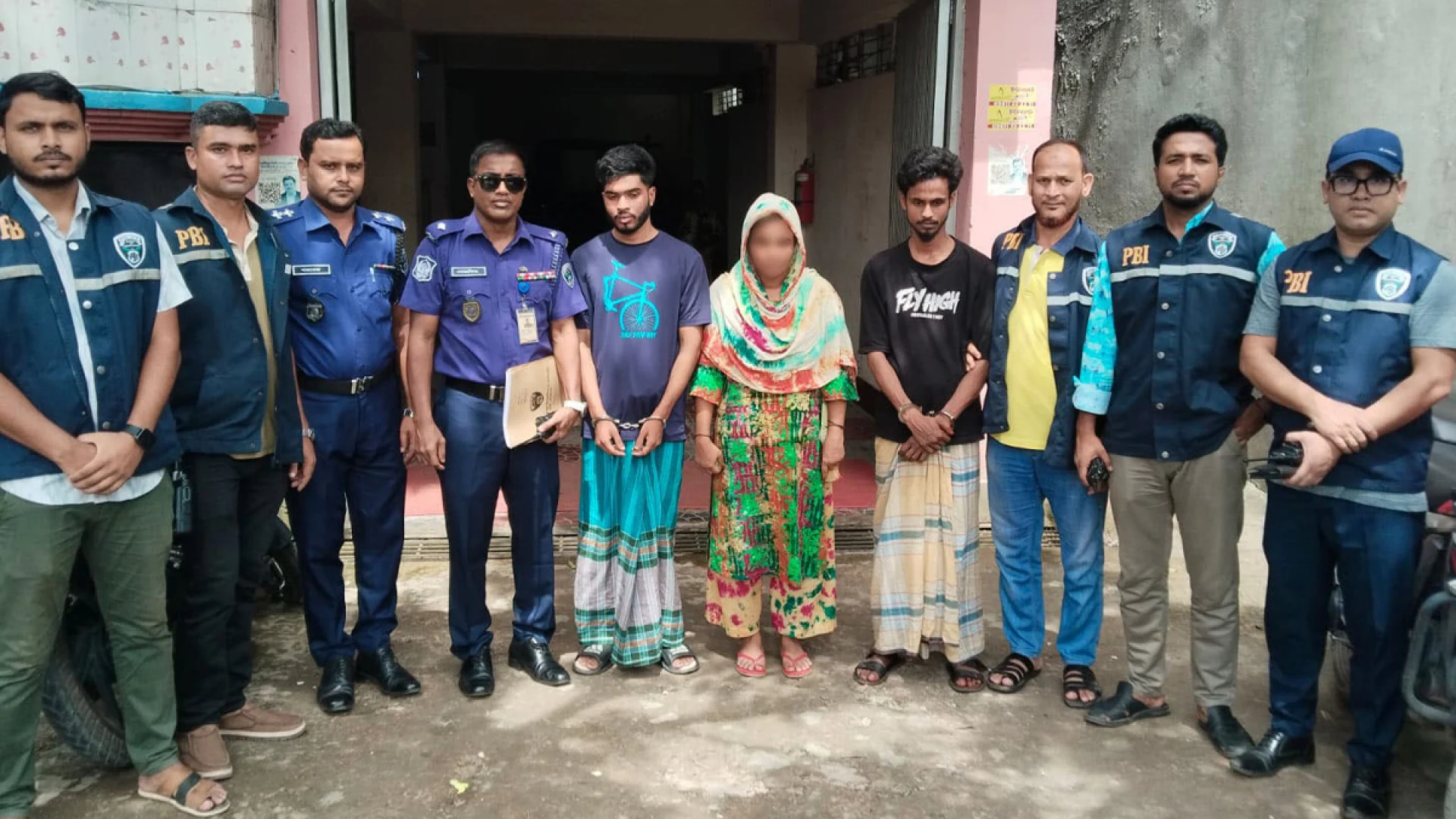 গাজীপুরে ব্রিফকেসে নারীর খণ্ডিত লাশ, প্রেমের বিরোধে হত্যা ও গ্রেপ্তার ৩