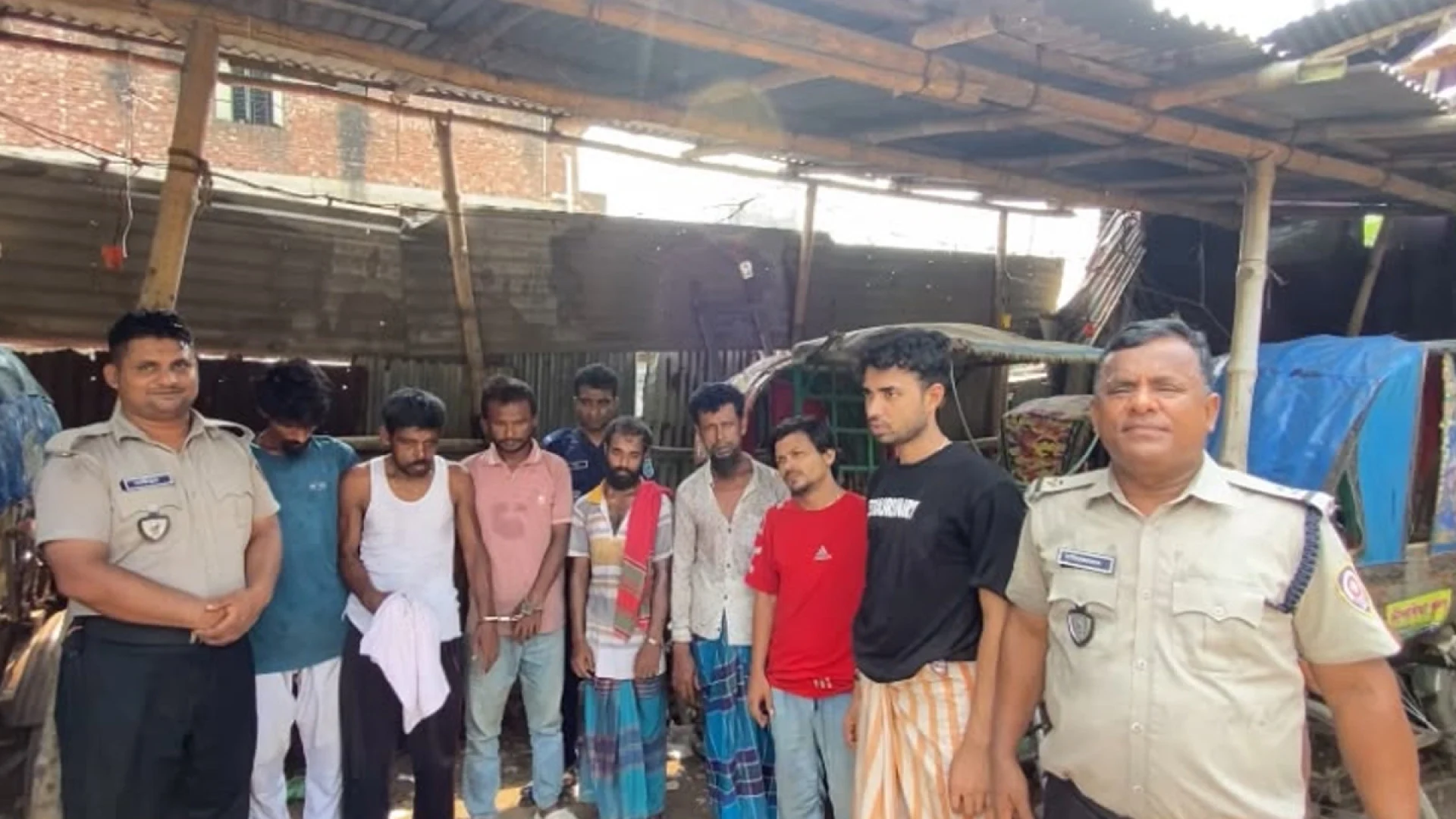 কেরানীগঞ্জে,হ্যালো ডিসি'অ্যাপে অভিযোগ: ৭ মাদকসেবী আটক