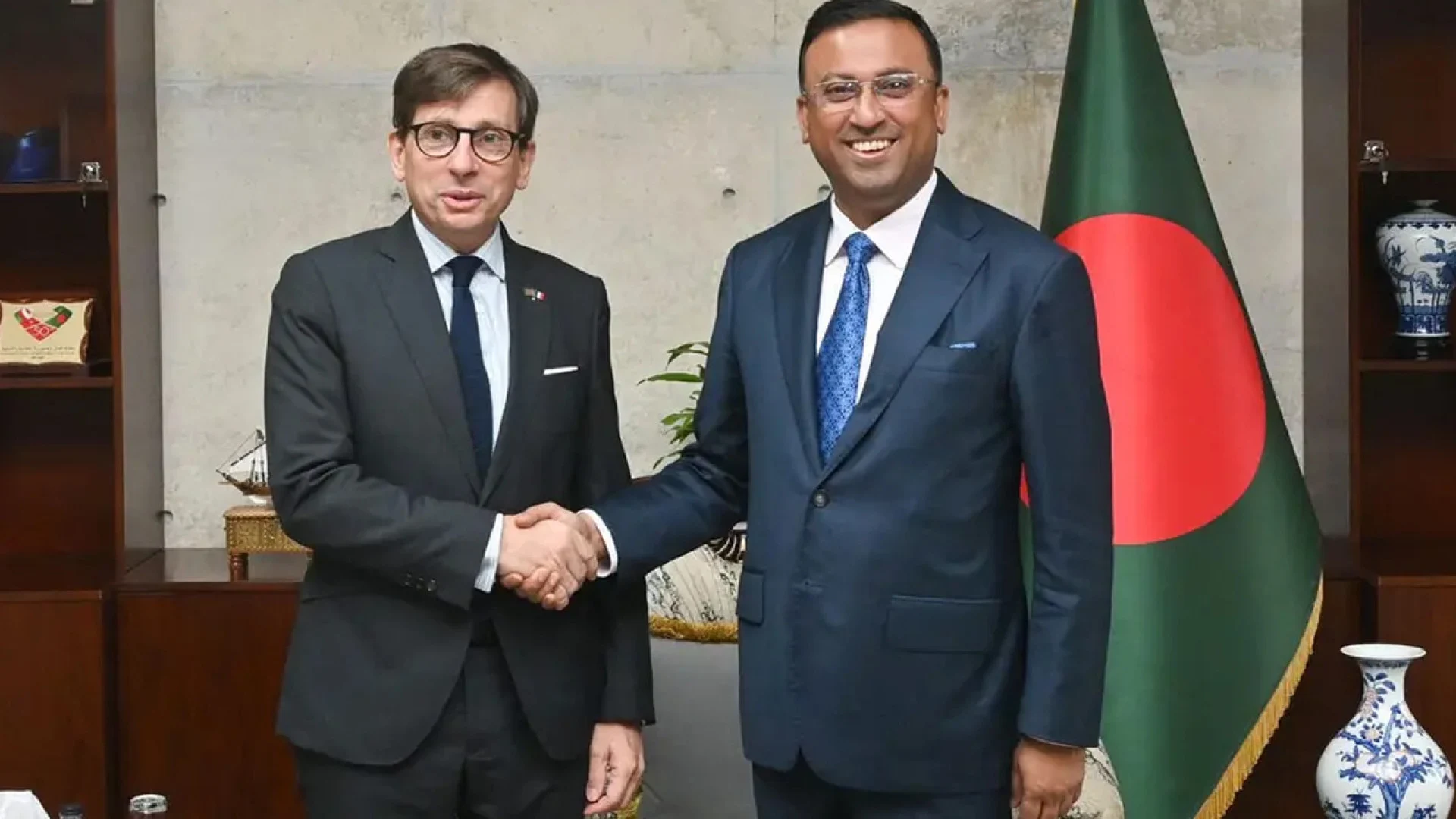 বাংলাদেশ-ফ্রান্স সহযোগিতা বাড়াতে আরও জোরদার নিয়ে আলোচনা