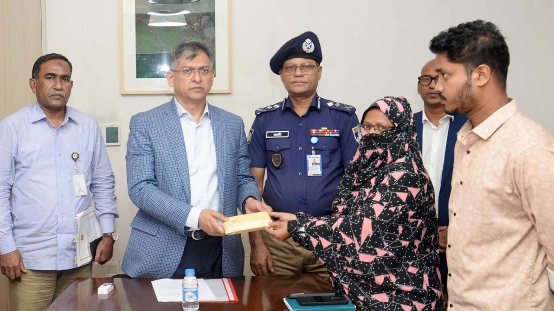 সাভারে এসআই আলতাফ হোসেন হত্যা জড়িতদের দ্রুত গ্রেপ্তারের নির্দেশ স্বরাষ্ট্রমন্ত্রীর