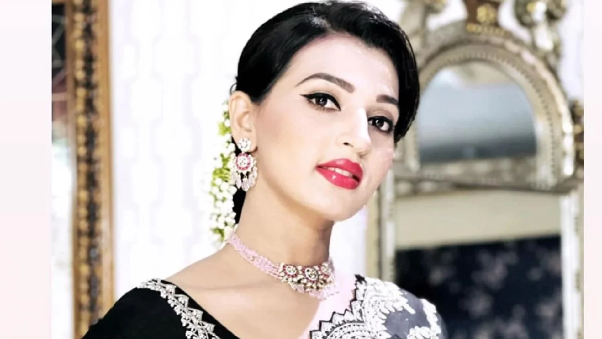 সম্পর্ক টিকিয়ে রাখতে ভালোবাসার পাশাপাশি পরিবারকেও গুরুত্ব দিতে বললেন বর্ষা