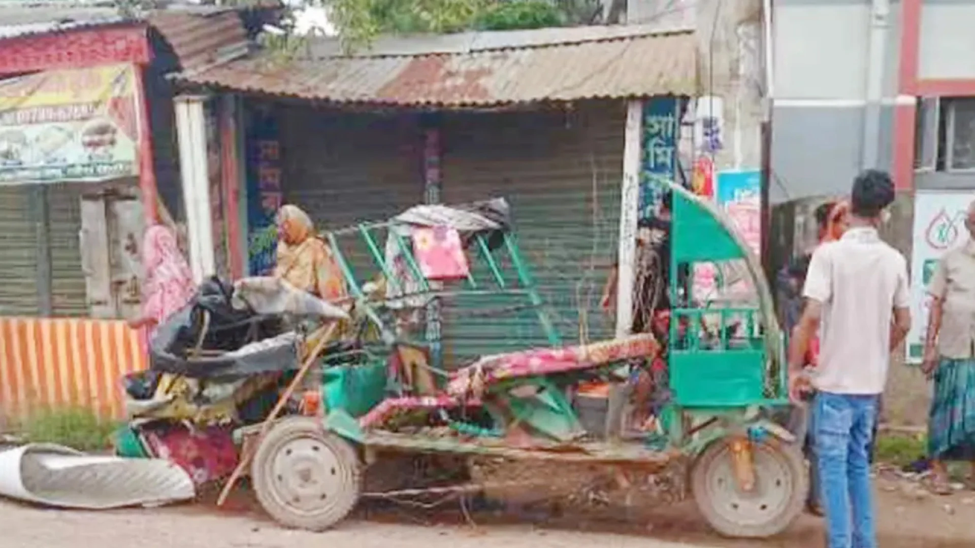 গাজীপুরে মালবাহী ট্রাকের সঙ্গে ব্যাটারিচালিত অটোরিকশার সংঘর্ষে নিহত ৩
