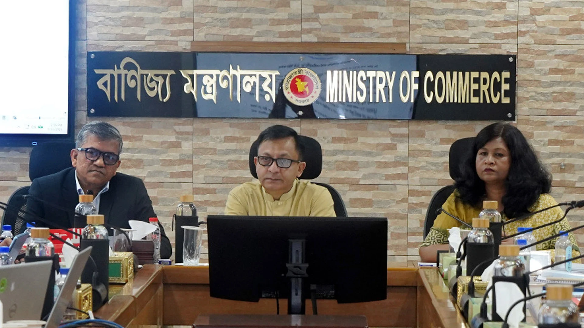  পণ্য খালাসের সময় ও ব্যয় কমাতে সমন্বিত কর্মপরিকল্পনার আহ্বান বাণিজ্যমন্ত্রীর