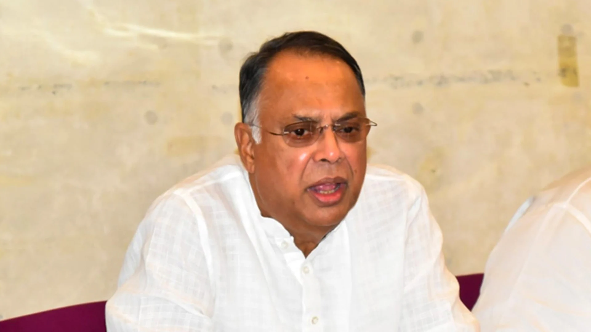 জ্বালানি সরবরাহ স্বাভাবিক হচ্ছে: জ্বালানি মন্ত্রী ইকবাল হাসান মাহমুদ