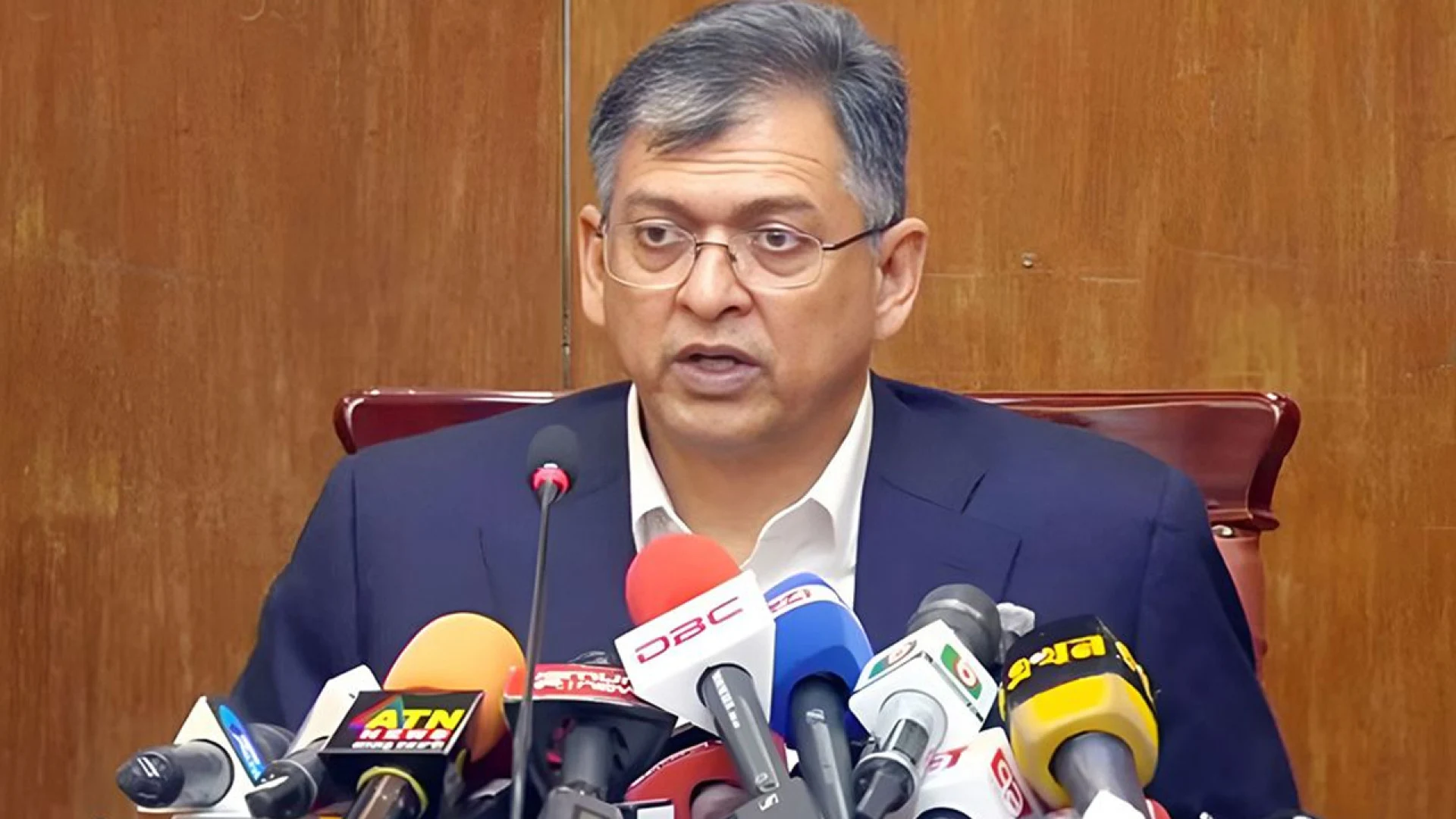 চাঁদাবাজির অভিযোগ ঢালাও, সালমান মুক্তাদিরের স্টুডিওর জমি নিয়ে বিরোধ ছিল: স্বরাষ্ট্রমন্ত্রী