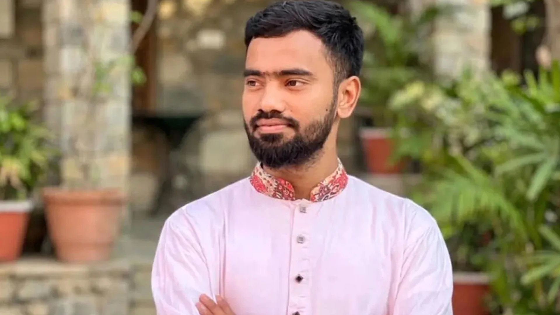 গাছের সঙ্গে হাত-পা-মুখ বাঁধা প্রবাসীর ঝুলন্ত মরদেহ উদ্ধার