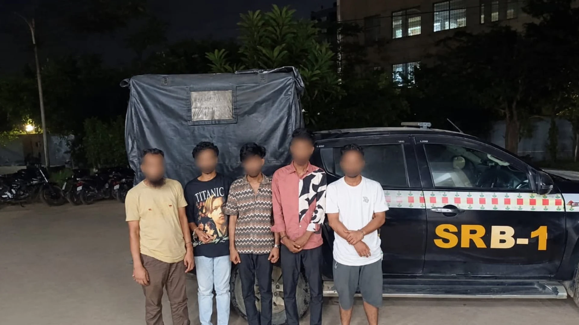 দক্ষিণখানে ডাকাতির ঘটনায় ৫ জন গ্রেফতার, স্বর্ণের আংটিসহ আলামত উদ্ধার