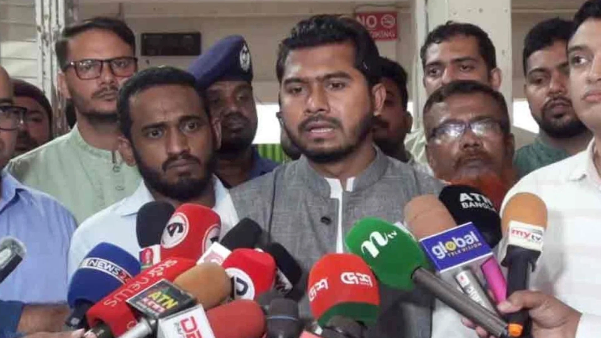 বিদেশগামী কর্মীদের দক্ষতা বাড়ানোর আহ্বান -প্রবাসী কল্যাণ মন্ত্রী