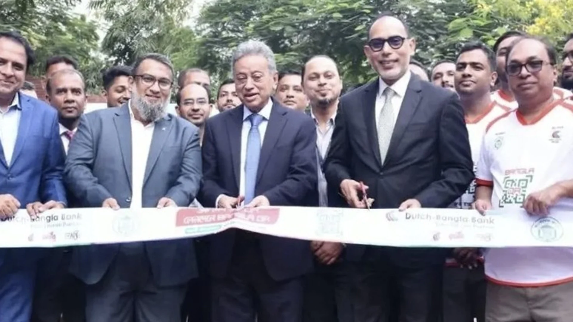 ক্যাশলেস বাংলাদেশ গড়তে বাংলা কিউআর কোর্ড উদ্বোধন করলেন অর্থমন্ত্রী