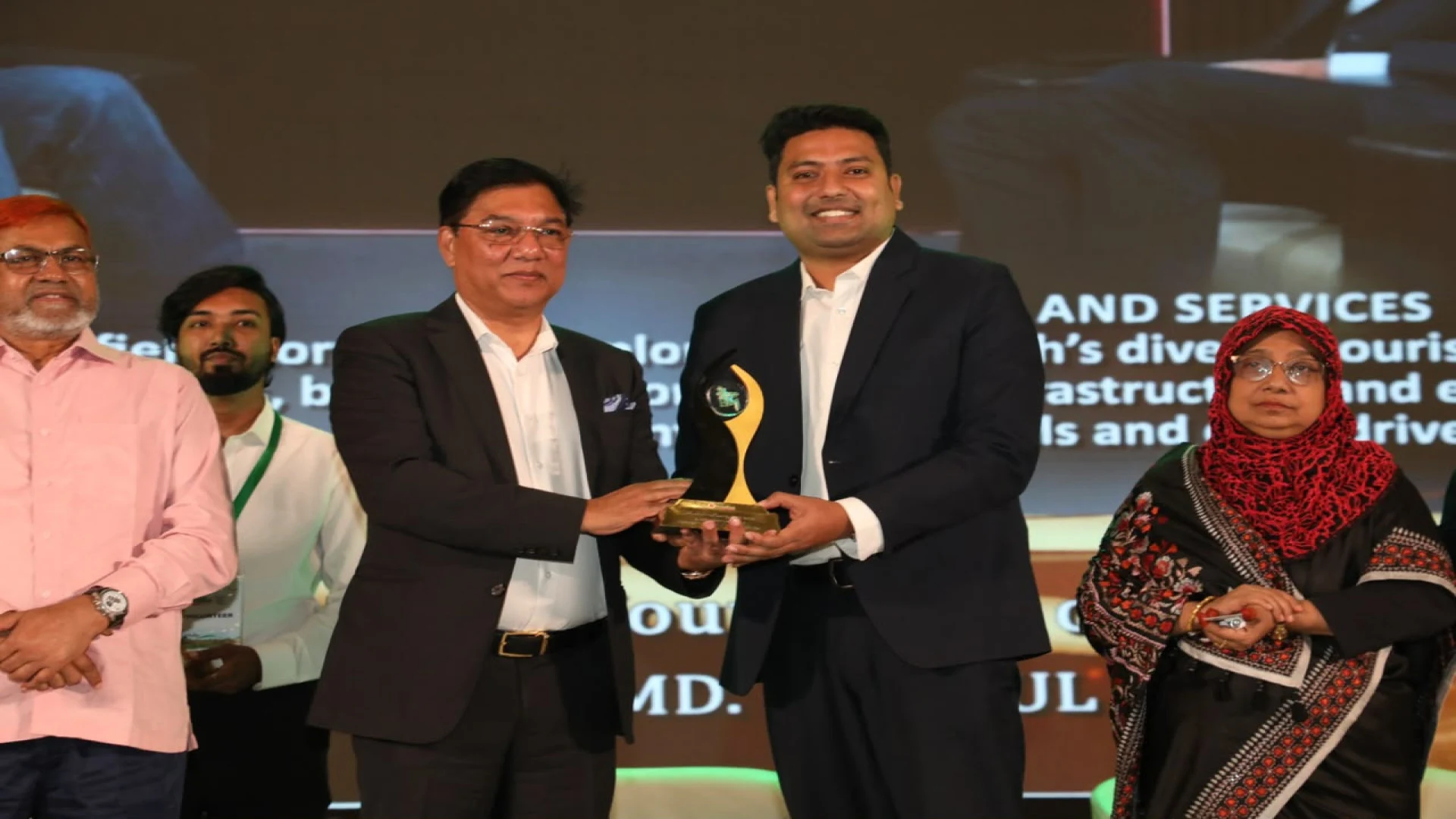 ‘বাংলাদেশ পর্যটন পুরস্কার ২০২৬’ পেলেন সাংবাদিক নাঈম আবির
