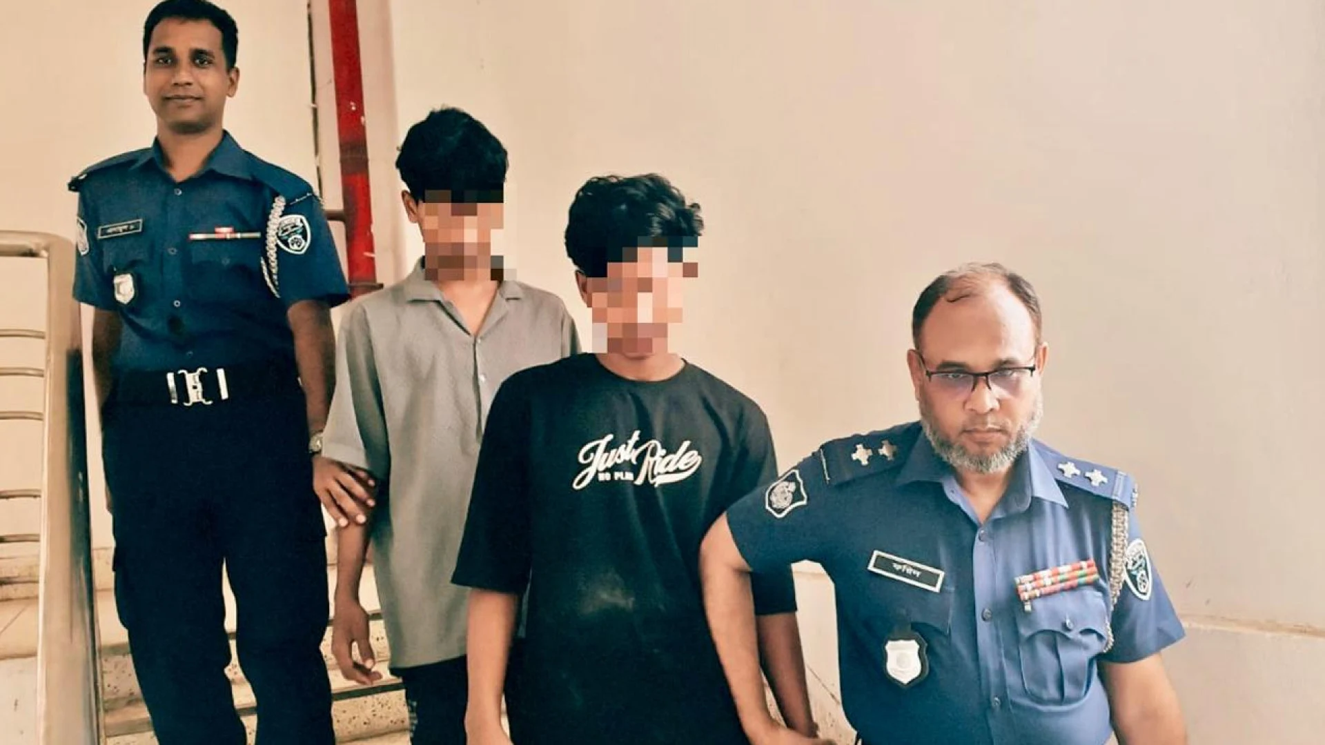 মাদকসেবীর অপবাদে রিকশাচালককে পিটিয়ে হত্যা: সোনাইমুড়ীতে দুই কিশোরের স্বীকারোক্তি
