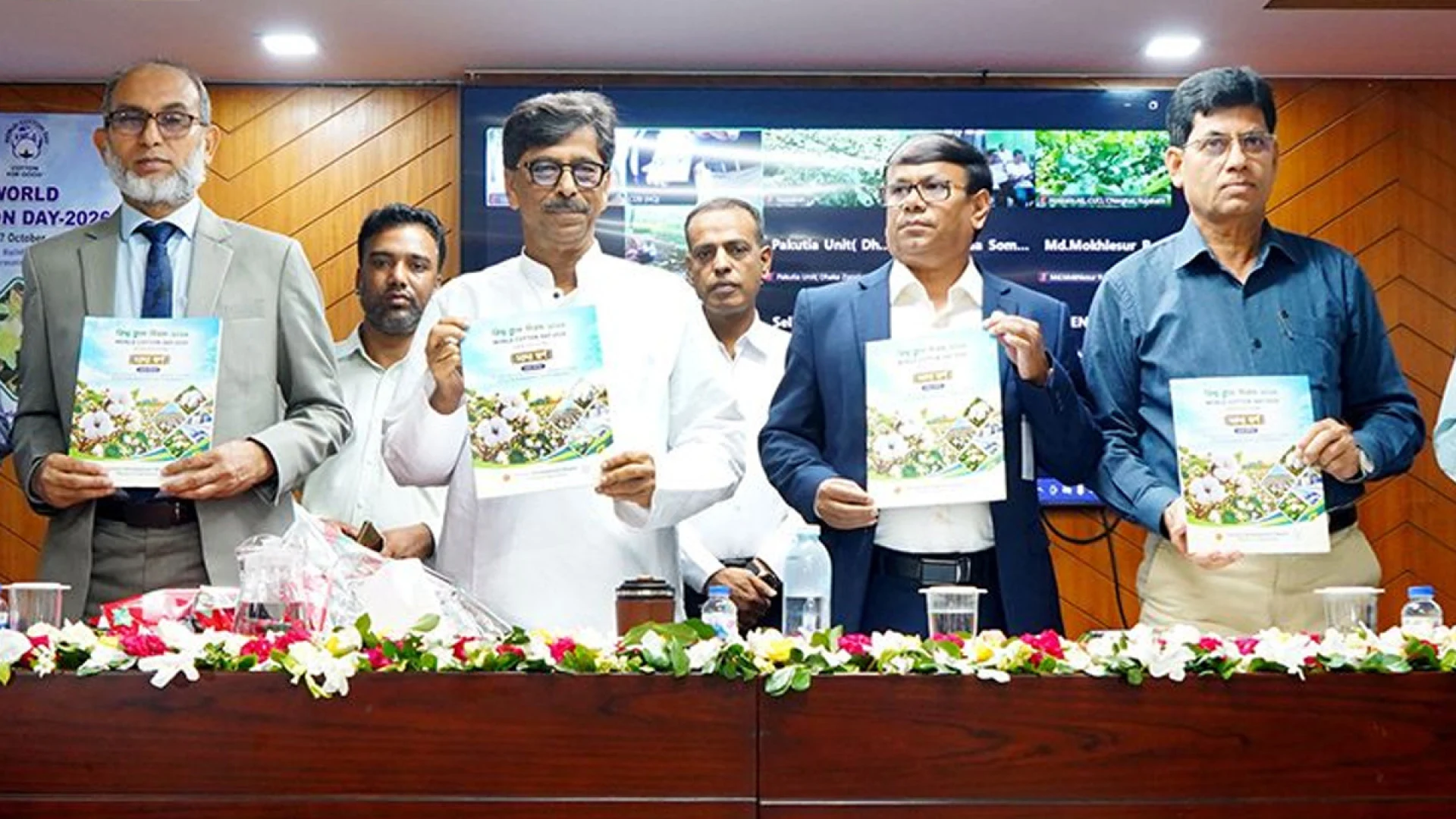 তুলা উৎপাদন বাড়াতে অনাবাদি ও কম ফসলি জমি ব্যবহারের আহ্বান কৃষিমন্ত্রীর 