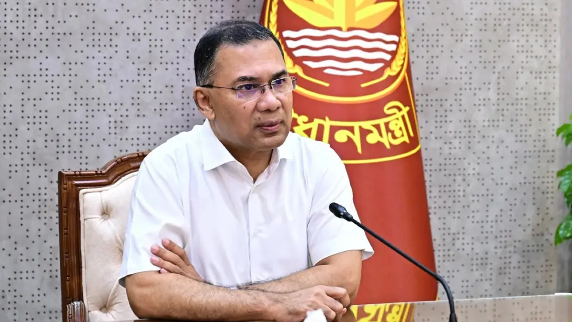 ঢাকার গণপরিবহন শৃঙ্খলা ফেরাতে বৈঠকে প্রধানমন্ত্রী