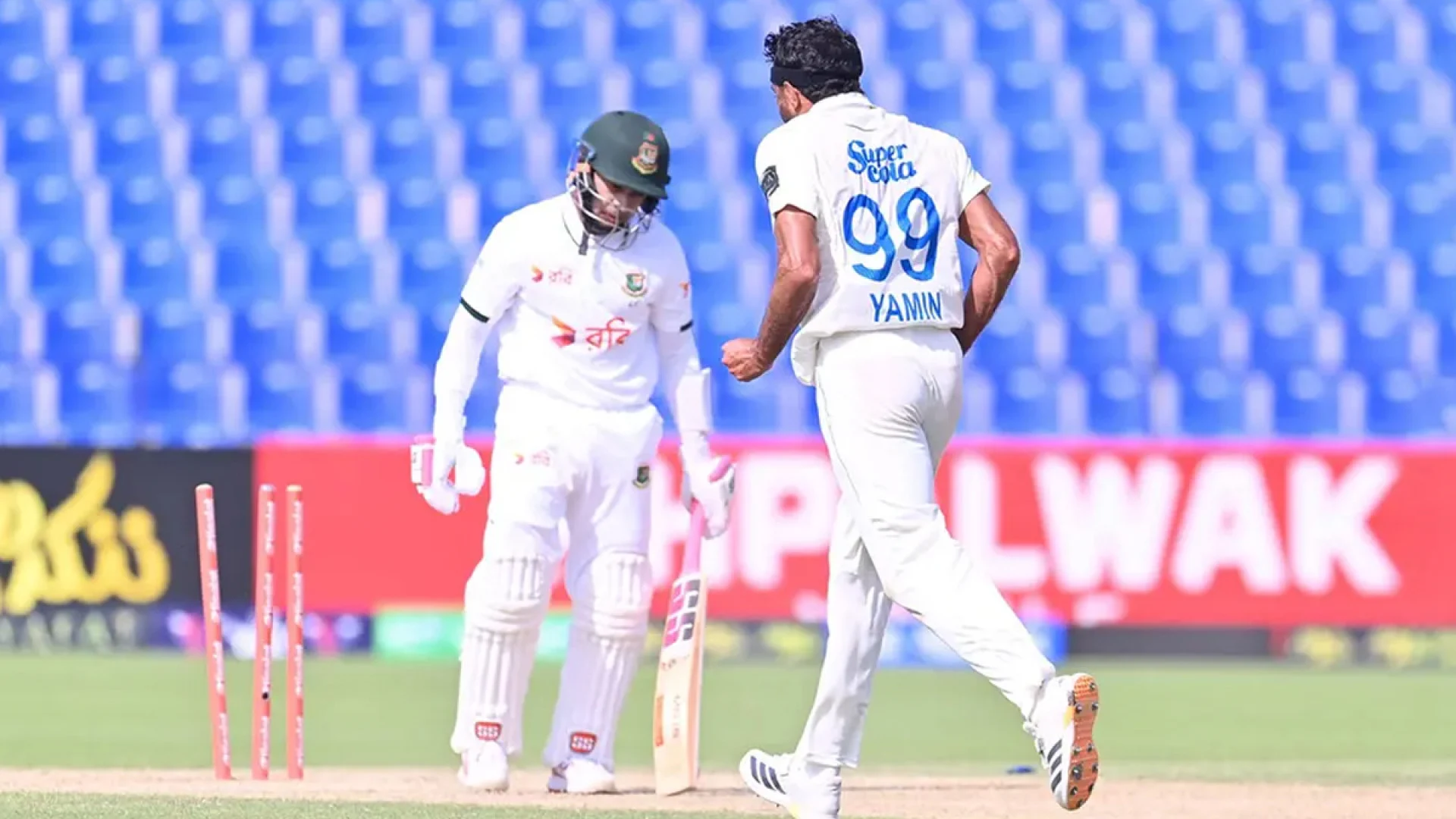 ৪ রানের ব্যবধানে ৩ উইকেট হারিয়ে চাপে বাংলাদেশ