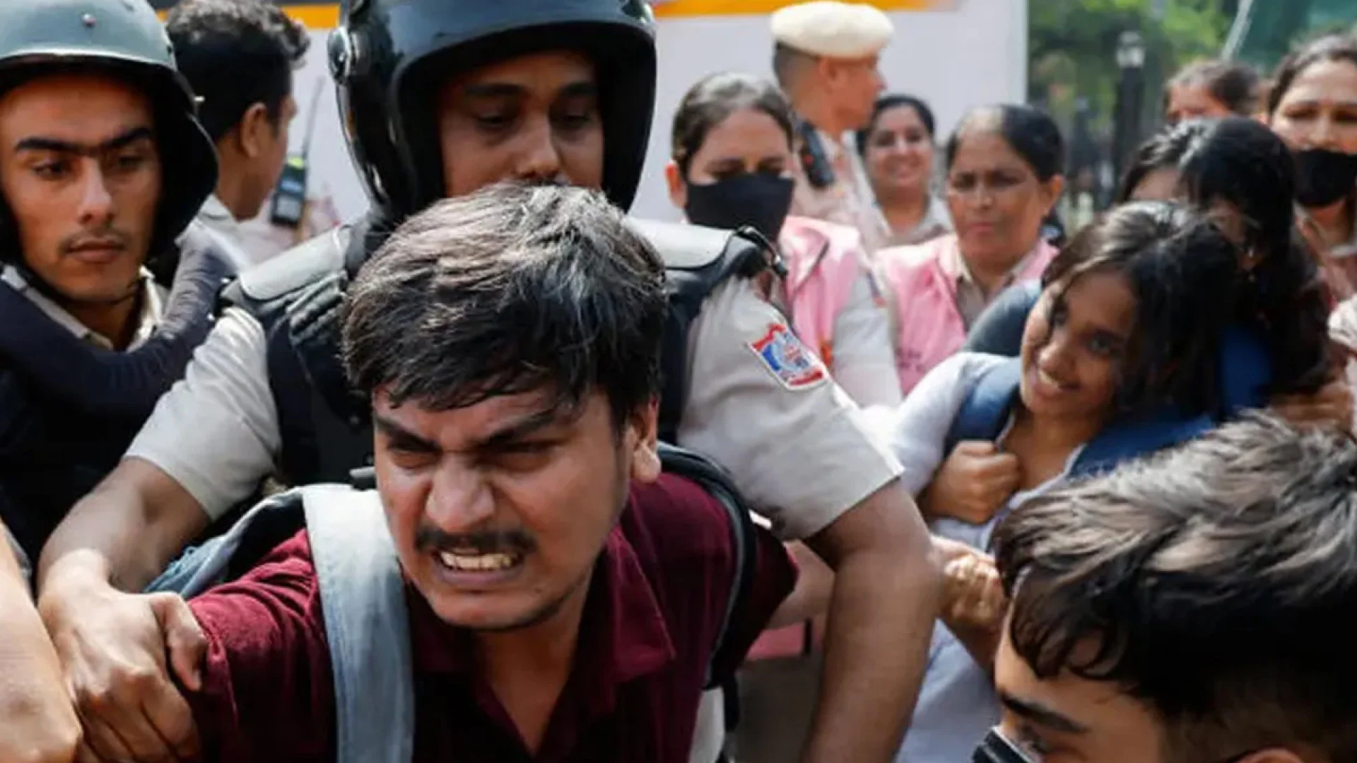 বাধা দিলেই সেখানে আন্দোলন, যন্তরমন্তর ঘিরে পুলিশের কড়াকড়ির মধ্যে ককরোচ পার্টির নতুন বার্তা