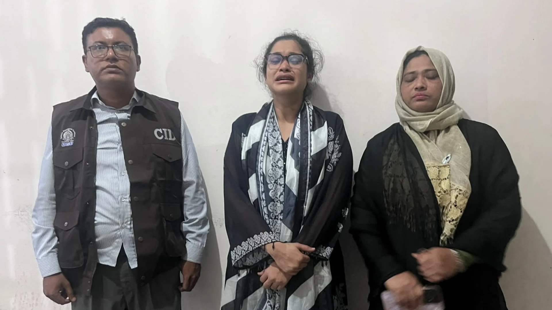 নেদারল্যান্ডস ভিত্তিক  প্রতিষ্ঠানের ওয়েবসাইট নকল করে চাকরির প্রলোভন দেখিয়ে প্রতারণা, চক্রের নারী সদস্য গ্রেফতার