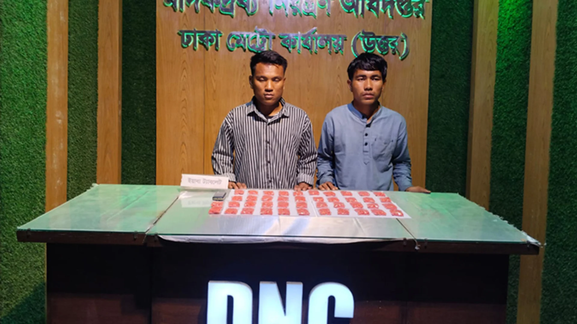 তেজগাঁওয়ে ৮ হাজার ৪০০ পিস ইয়াবাসহ দুই যুবক গ্রেপ্তার