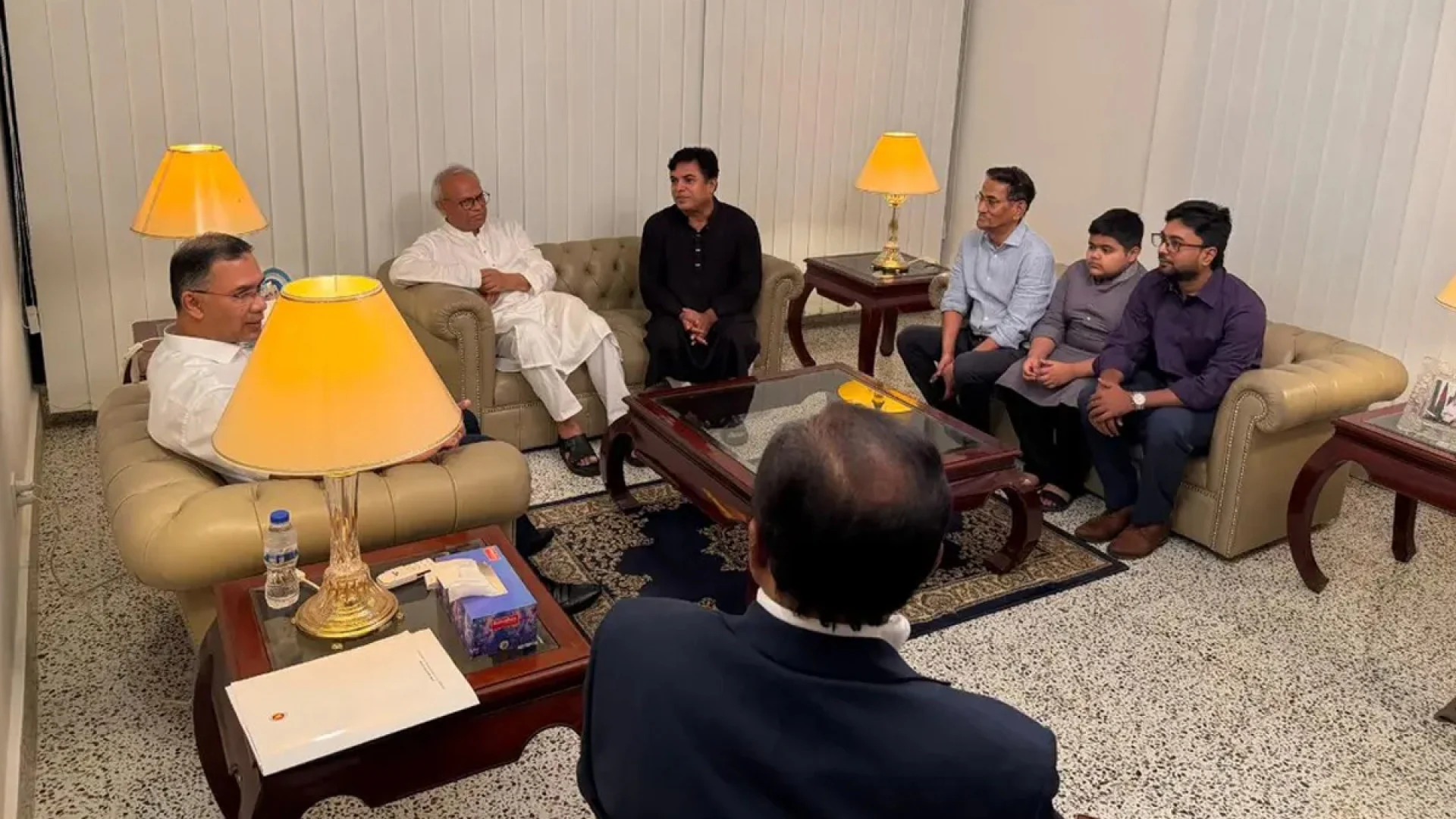 প্রধানমন্ত্রী তারেক রহমানের সঙ্গে শহীদ জেহাদের পরিবারের সাক্ষাৎ