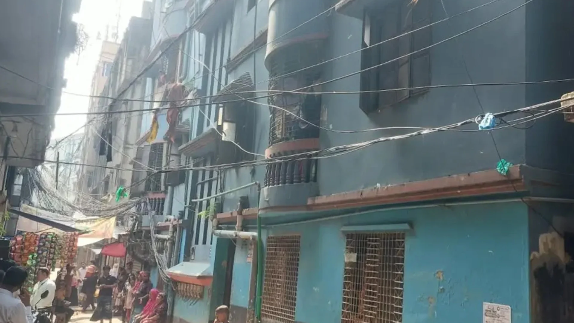 সোনারগাঁয়ে গ্যাস বিস্ফোরণে প্রাণ গেল স্বামী-স্ত্রীর, আশঙ্কাজনক আরও দুজন