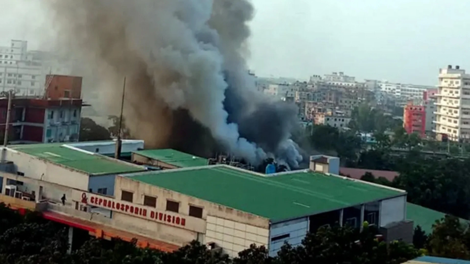 গাজীপুরে ইবনে সিনা ফার্মাসিউটিক্যালসের কারখানায় আগুন, নিয়ন্ত্রণে ফায়ার সার্ভিসের ৩ ইউনিট