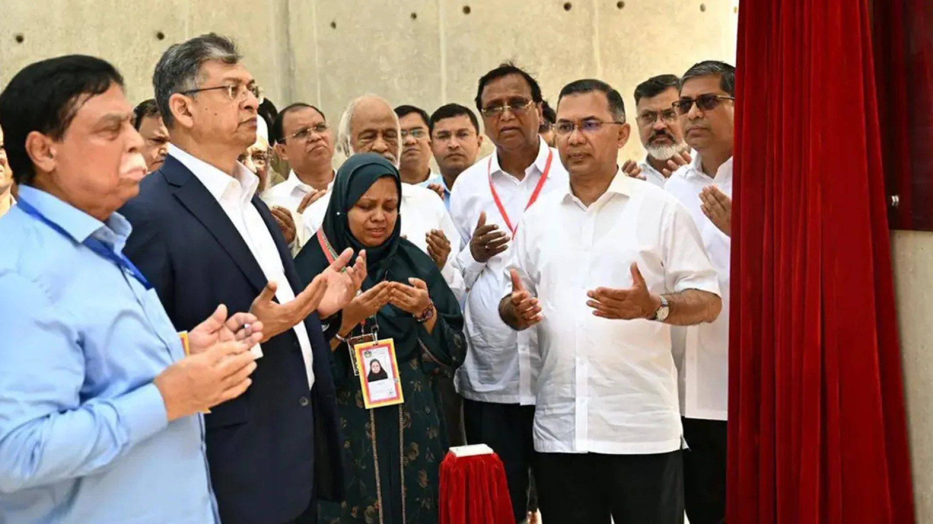 জুলাই স্মৃতিস্তম্ভের অনুষ্ঠানে বিরোধী দল অনুপস্থিত, সমালোচনায় প্রধানমন্ত্রী