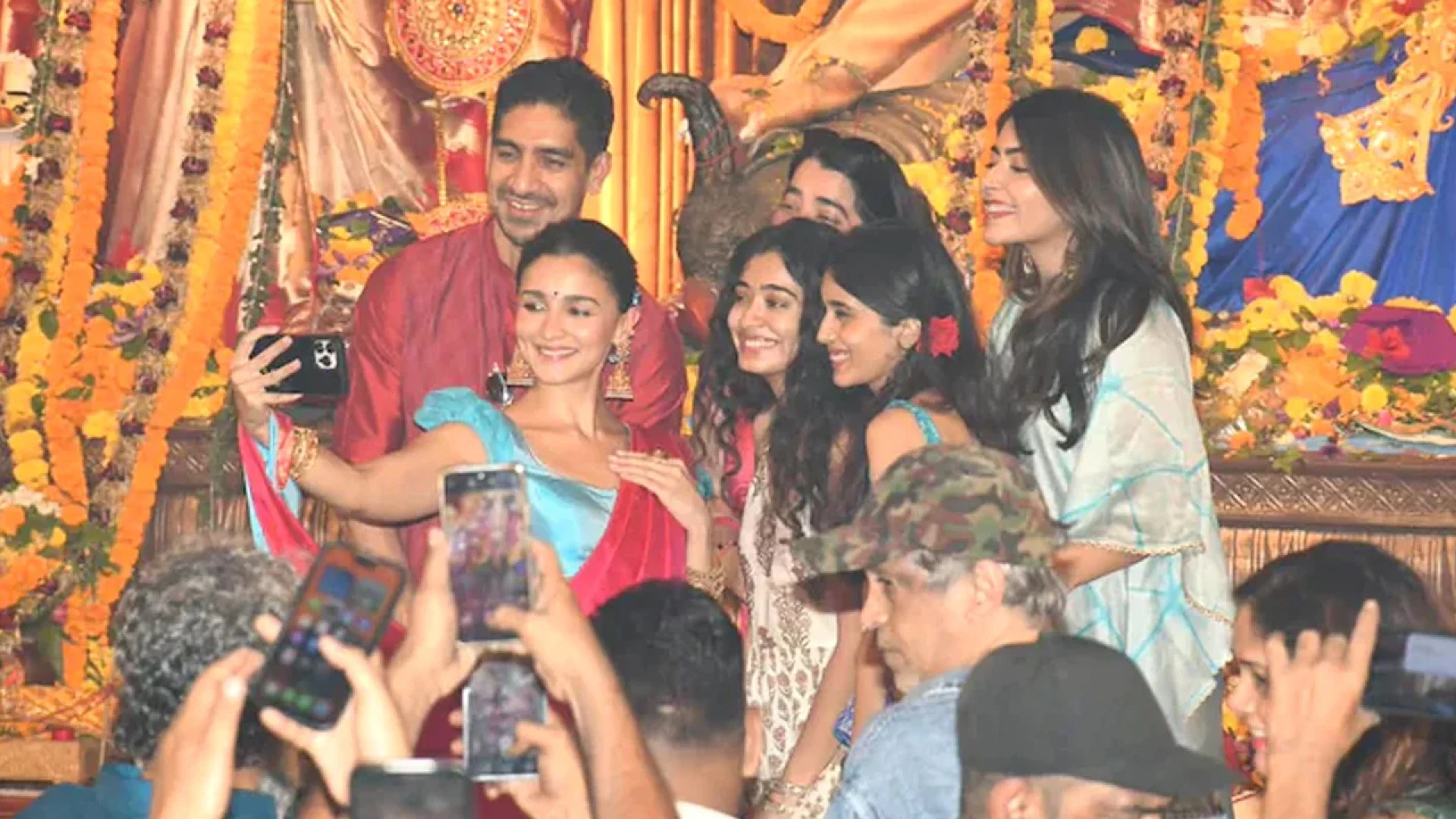 রণবীর নন, অয়ন মুখার্জির সঙ্গে দুর্গাপূজায় আলিয়া