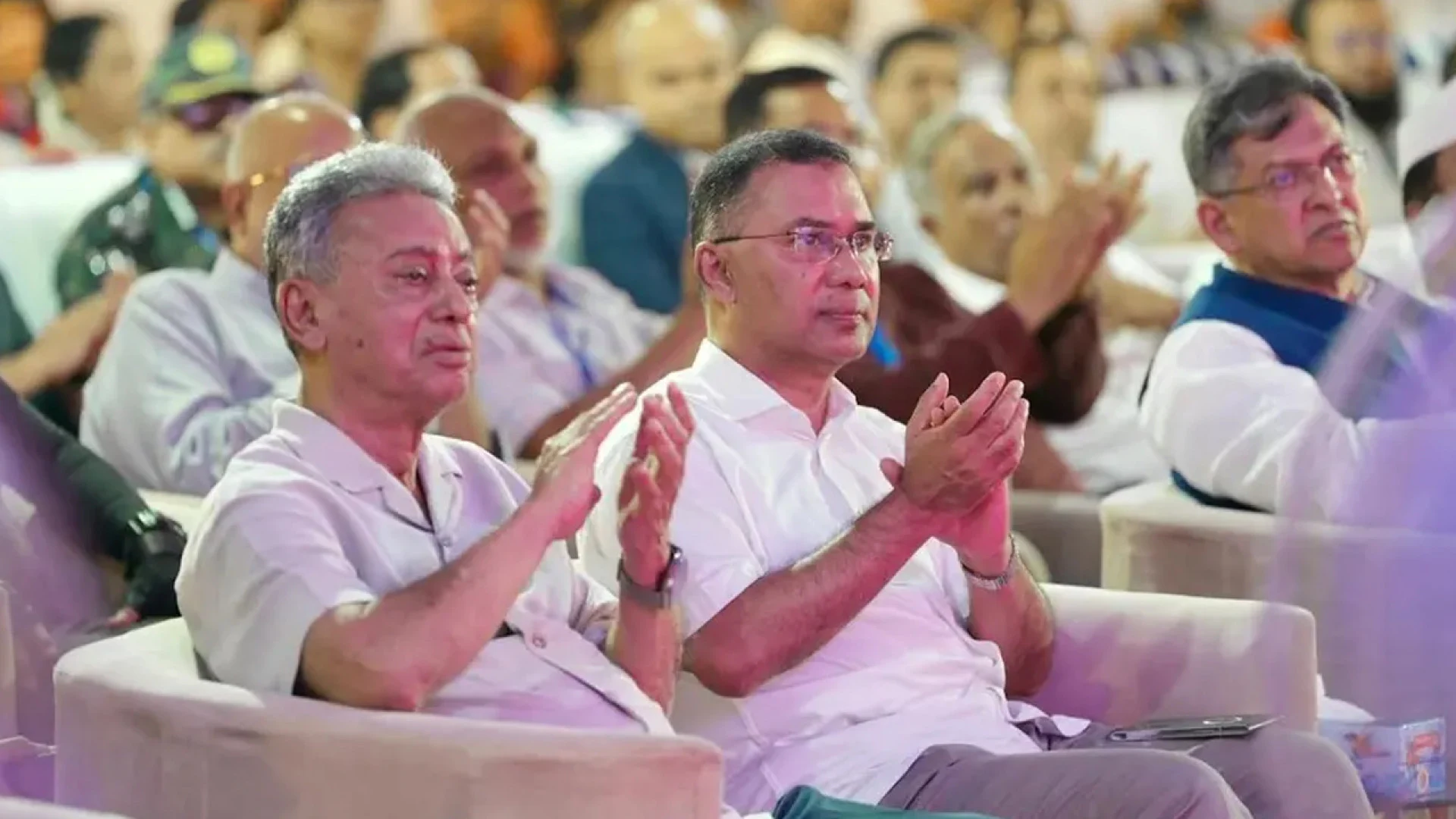 চট্টগ্রামে দুর্গাপূজামণ্ডপে প্রধানমন্ত্রী তারেক রহমান, সনাতন ধর্মাবলম্বীদের সঙ্গে মতবিনিময়