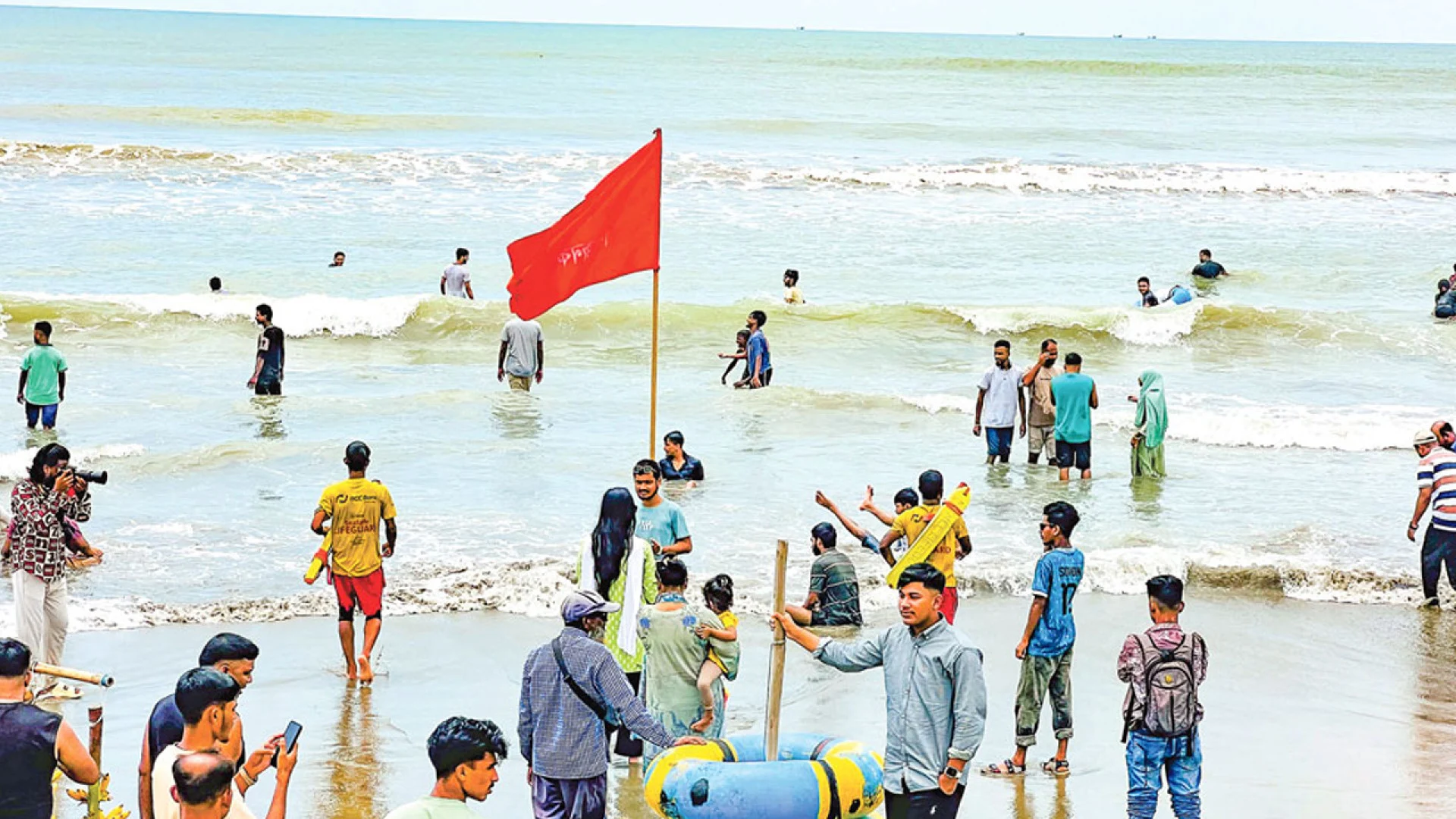 কক্সবাজারে সৈকতে গোসলে নেমে ৩ পর্যটকের মৃত্যু, নিখোঁজ আরও ২