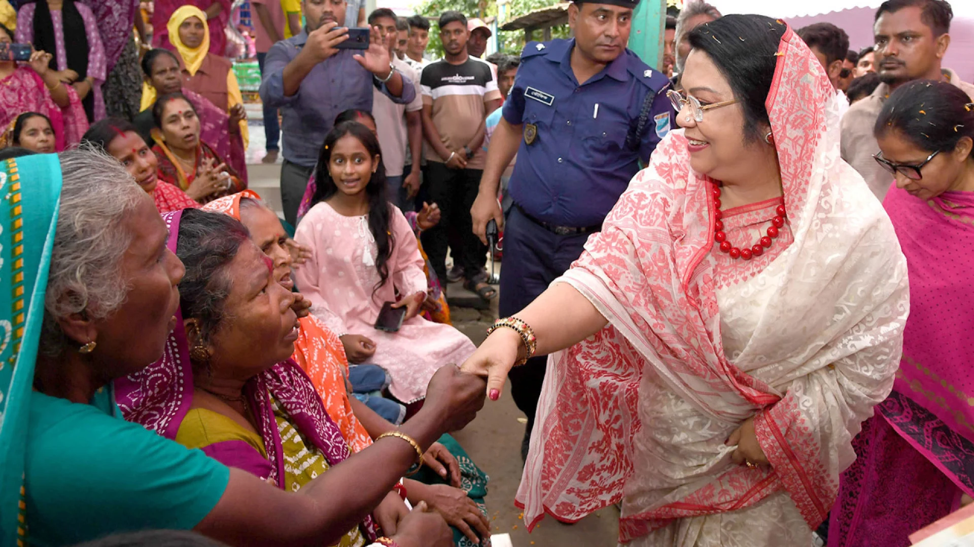 জনগণের প্রত্যাশা পূরণে দলমত-নির্বিশেষে সবাইকে ঐক্যবদ্ধভাবে কাজ করতে হবে- খাদ্যমন্ত্রী