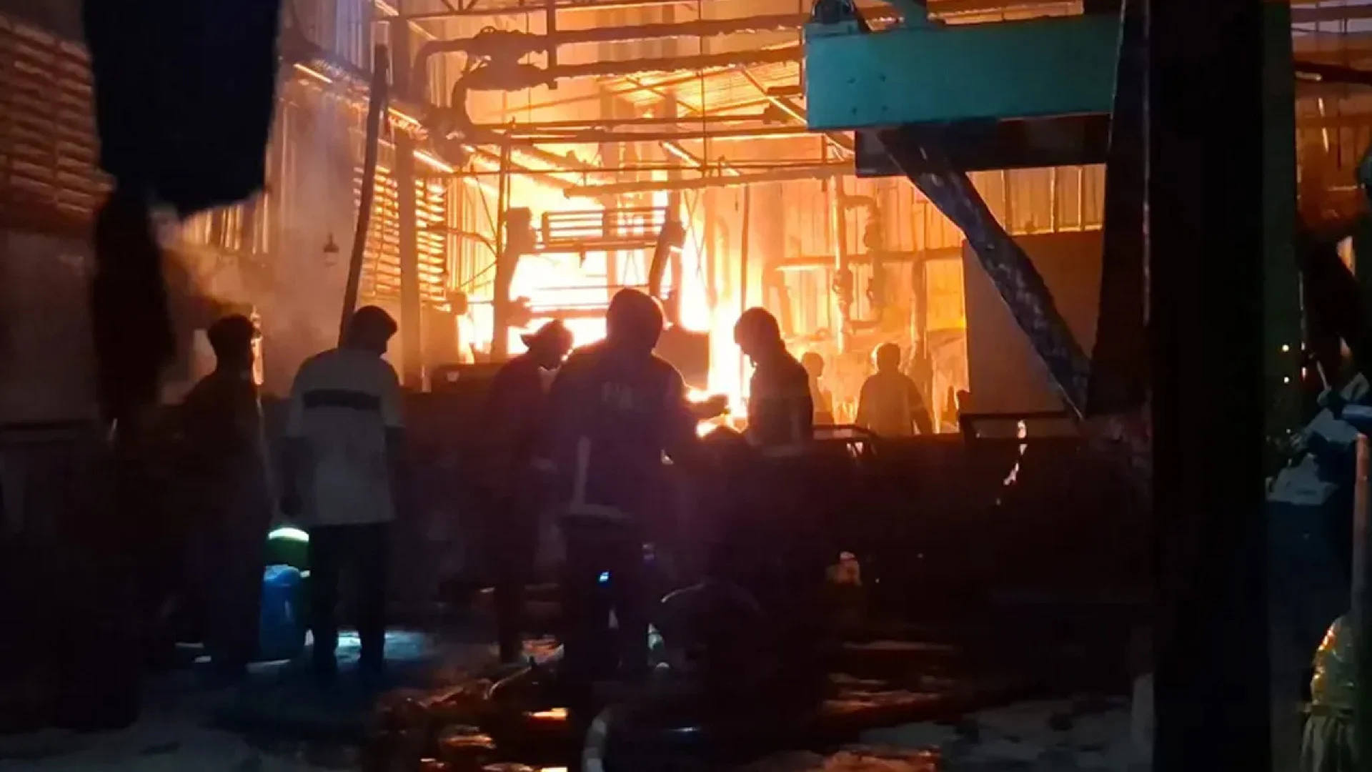 নরসিংদীতে প্রিন্টিং কারখানায় বয়লার বিস্ফোরণ, দগ্ধ ৬