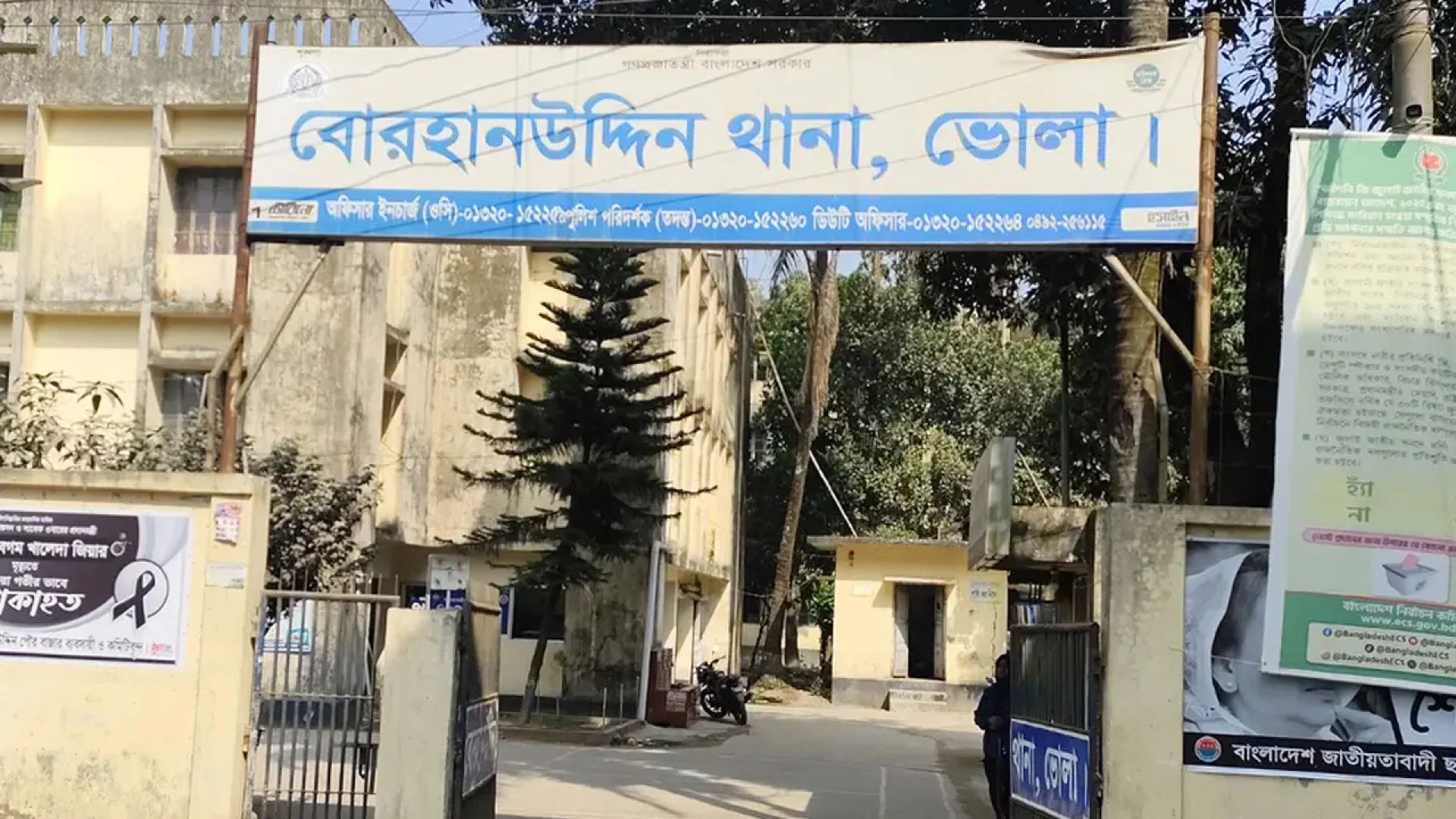 ভোলায় বাবাকে বাঁচাতে গিয়ে প্রাণ গেল দুই ভাইয়ের, হাসপাতালে বাবা