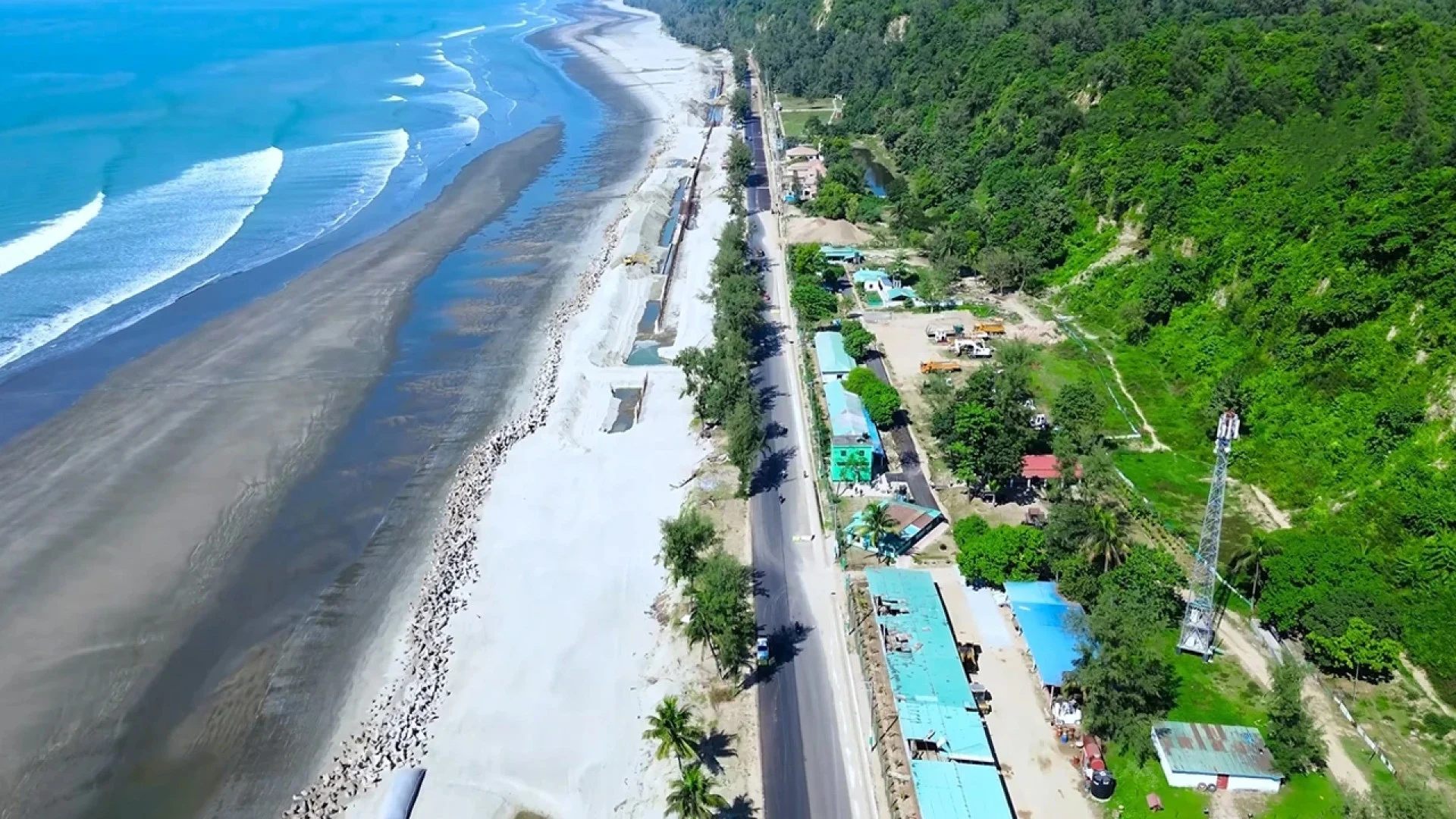 মেরিনড্রাইভে অনুমোদনহীন আড়াই শতাধিক রিসোর্ট, ঝুঁকিতে সৈকত ও পর্যটন