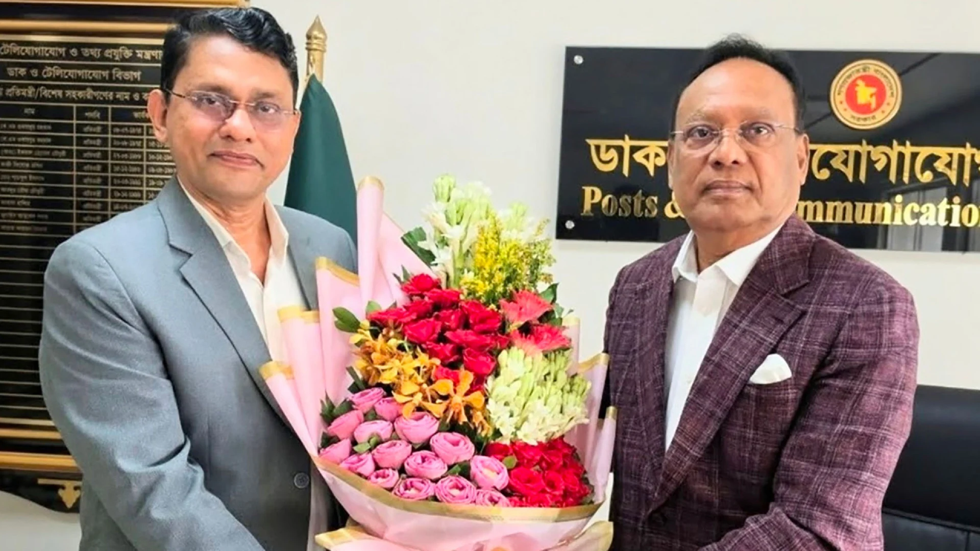 ডাক ও টেলিযোগাযোগ বিভাগের নতুন সচিব হিসেবে দায়িত্ব গ্রহণ করলেন ড. মোঃ কামরুজ্জামান