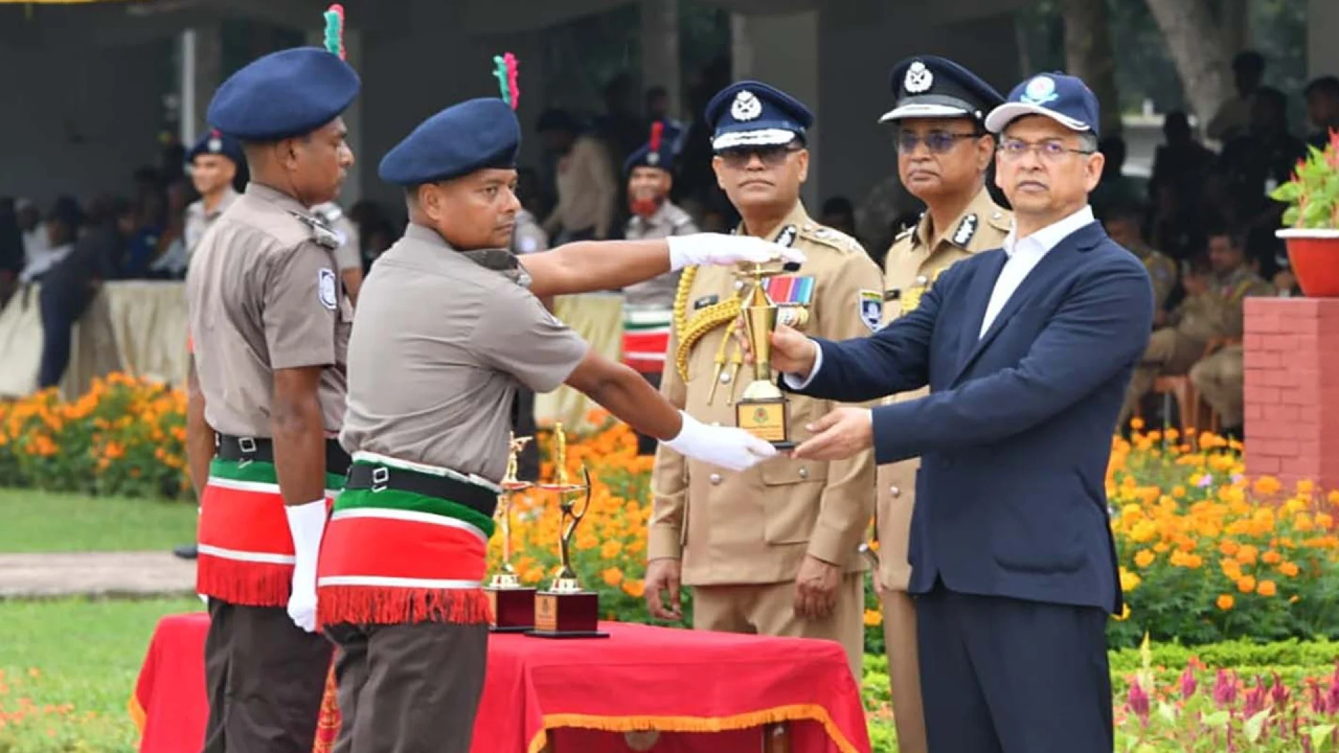 দক্ষ, আধুনিক ও পেশাদার পুলিশ বাহিনী গড়ে তুলতে সরকার বদ্ধপরিকর: স্বরাষ্ট্রমন্ত্রী